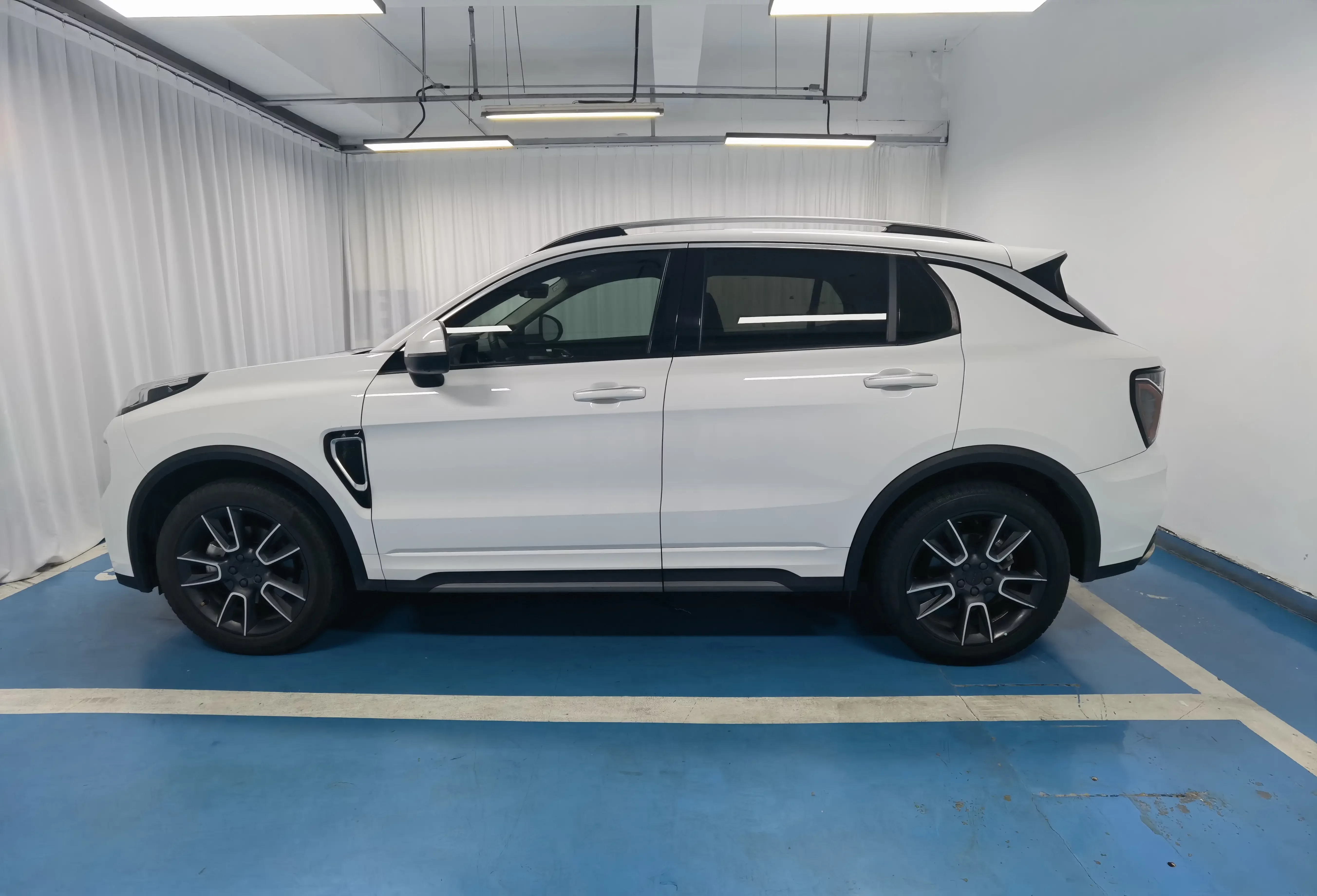 Lynk & Co 01