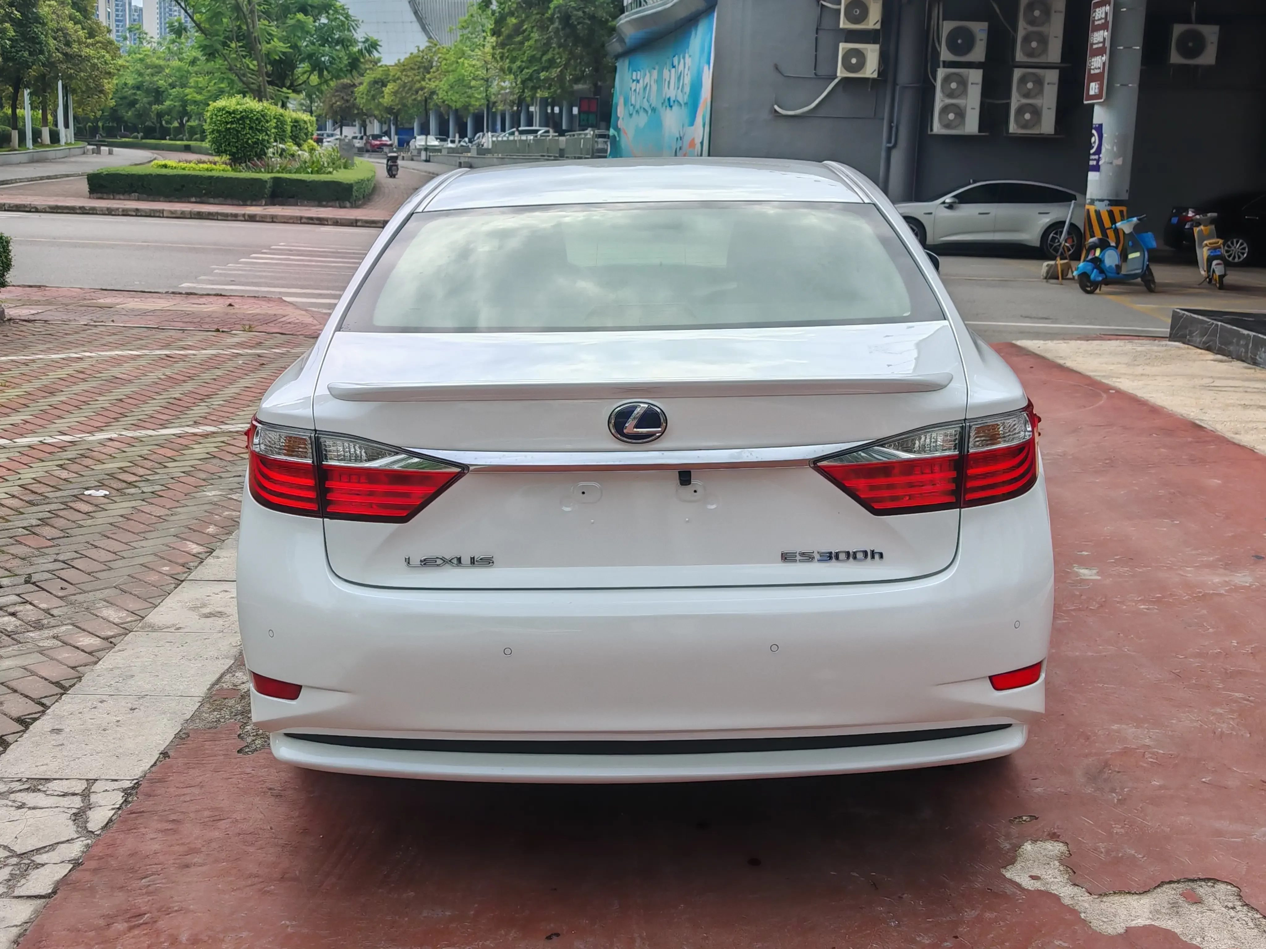 Lexus ES