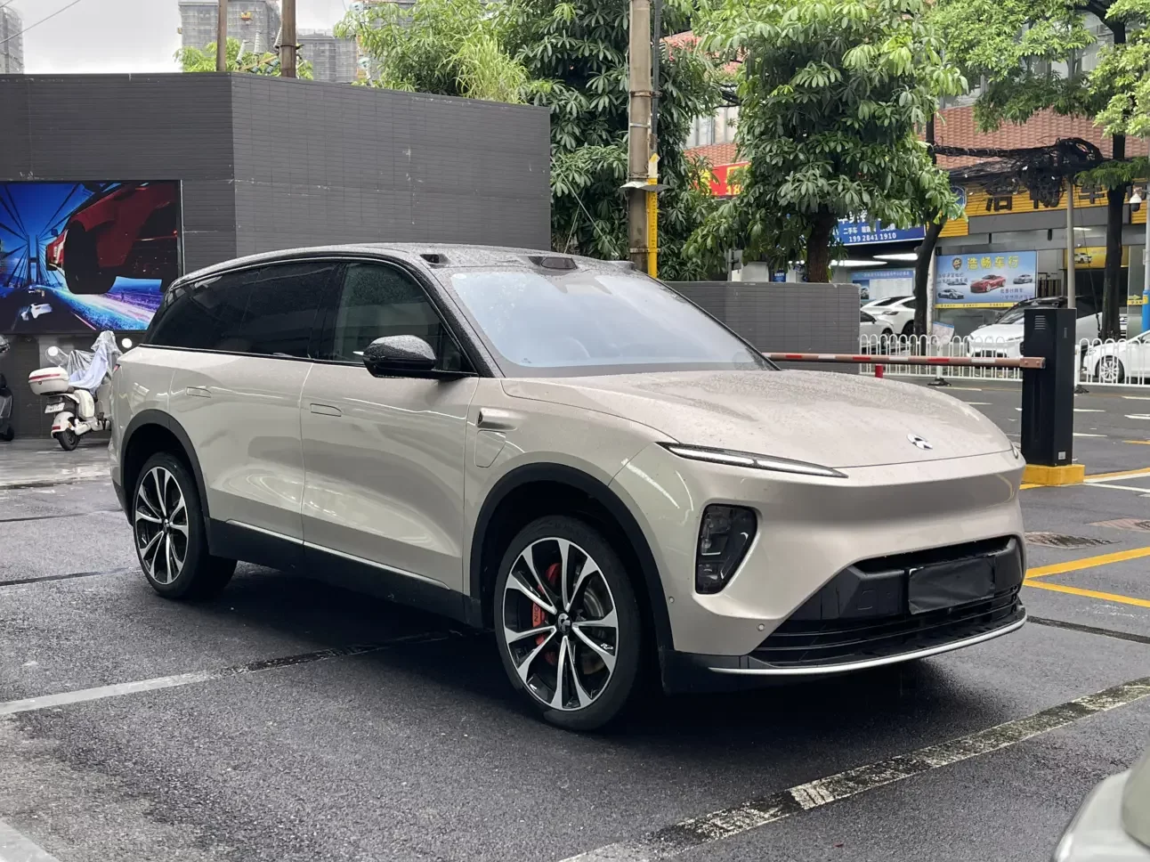 NIO ES8