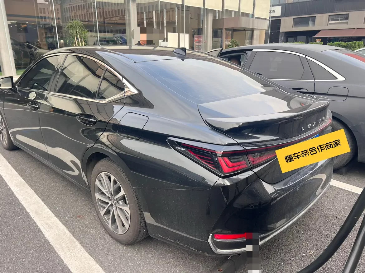 Lexus ES