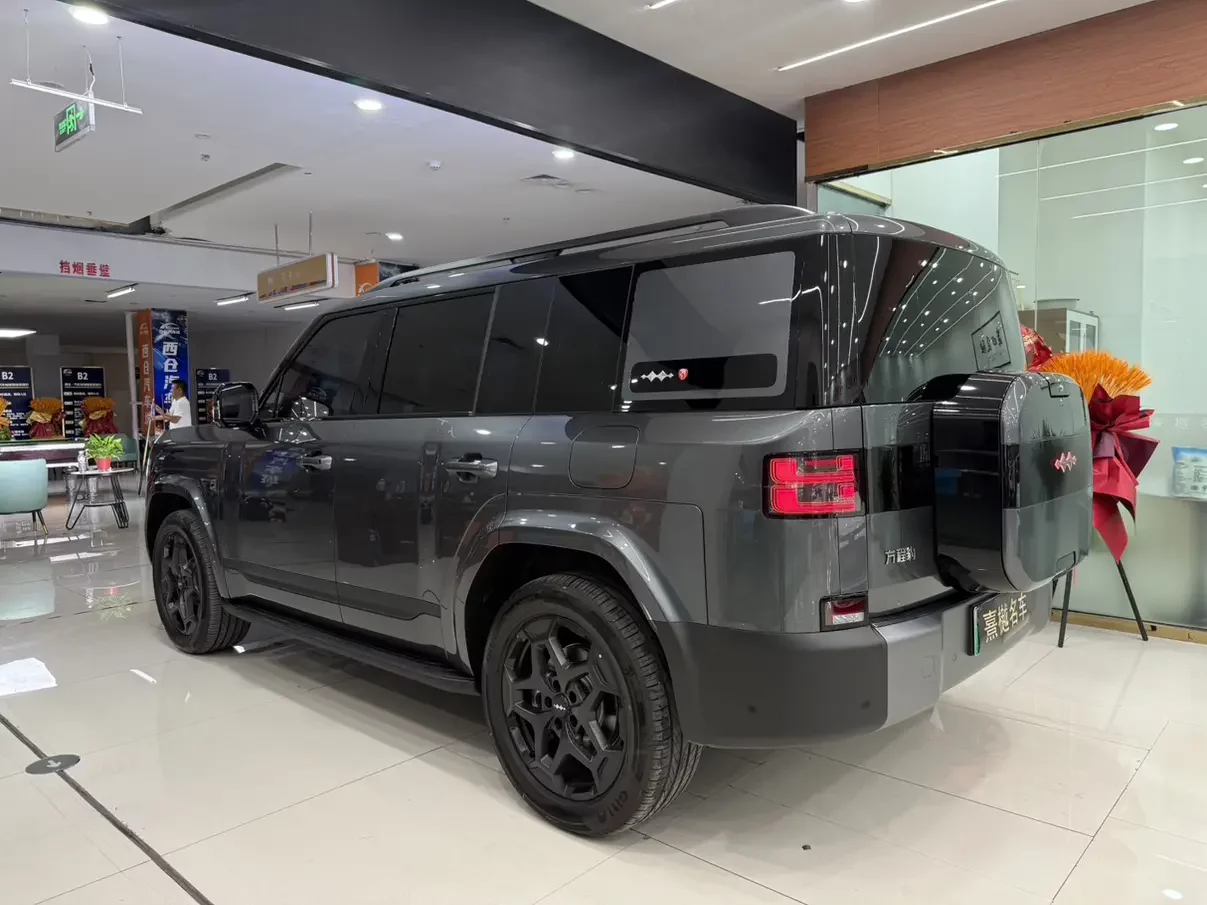 BYD Leopard Titanium 7 PHEV