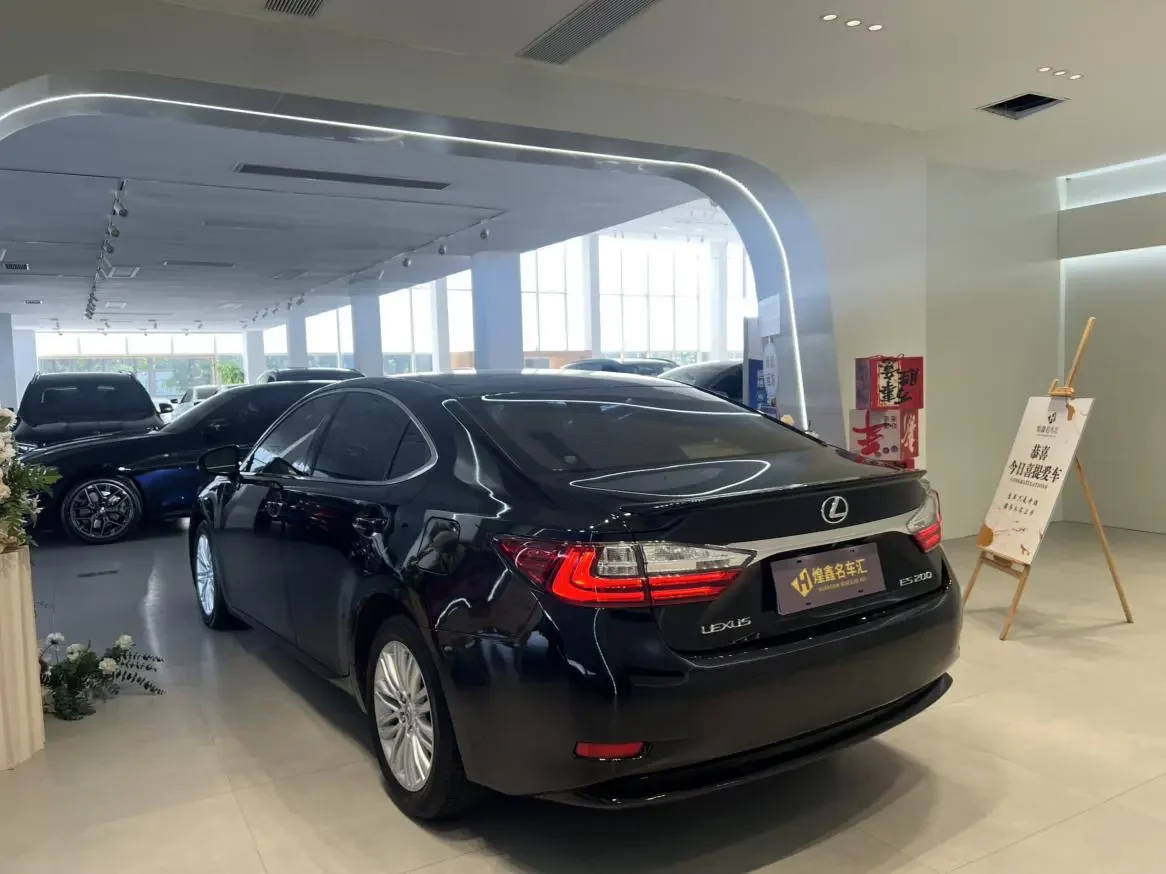 Lexus ES