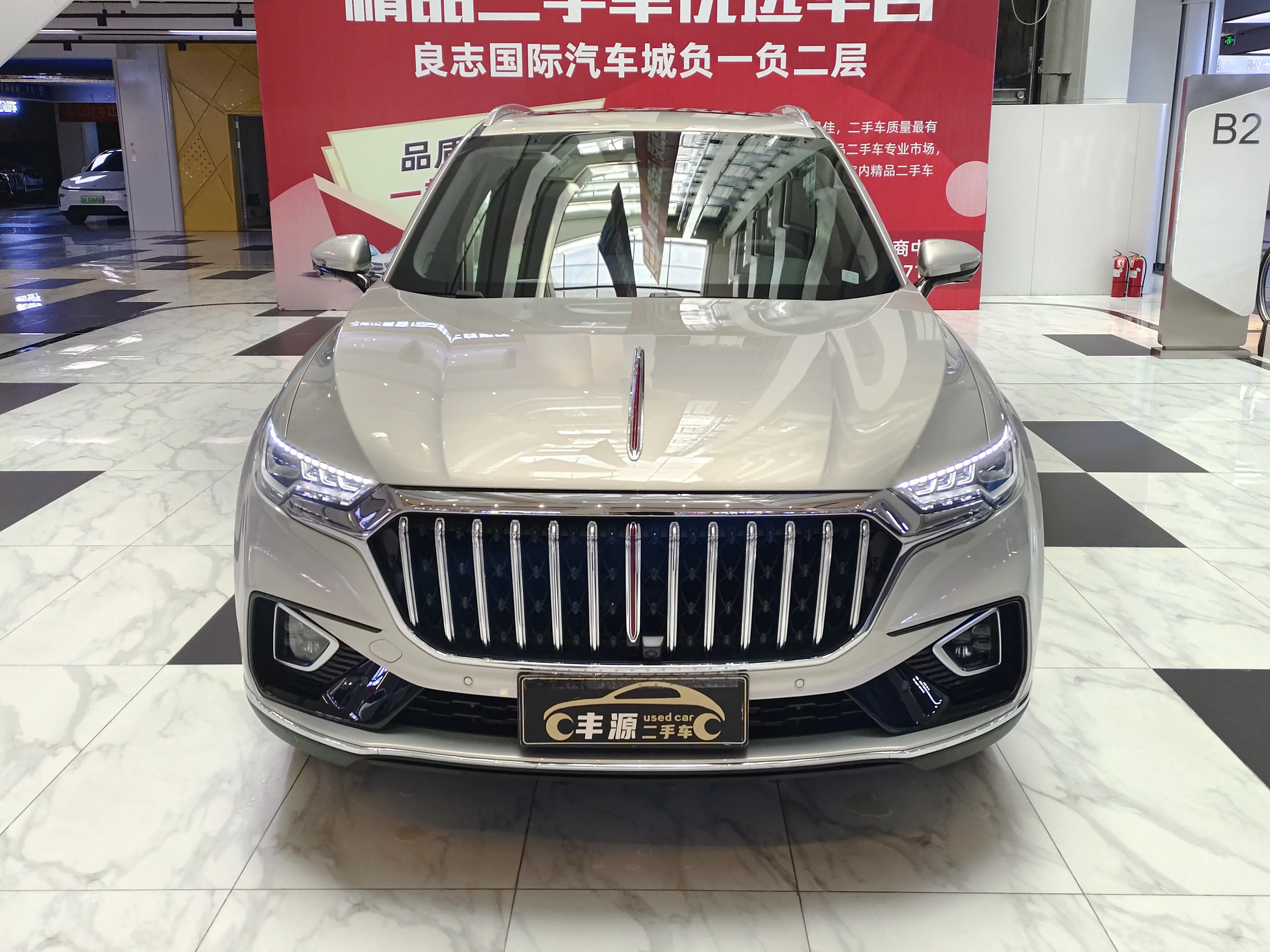 Hongqi HS5