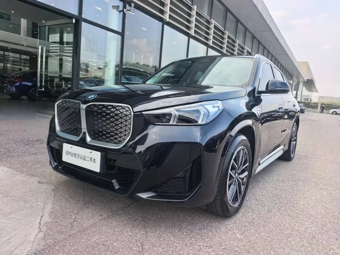 BMW iX1