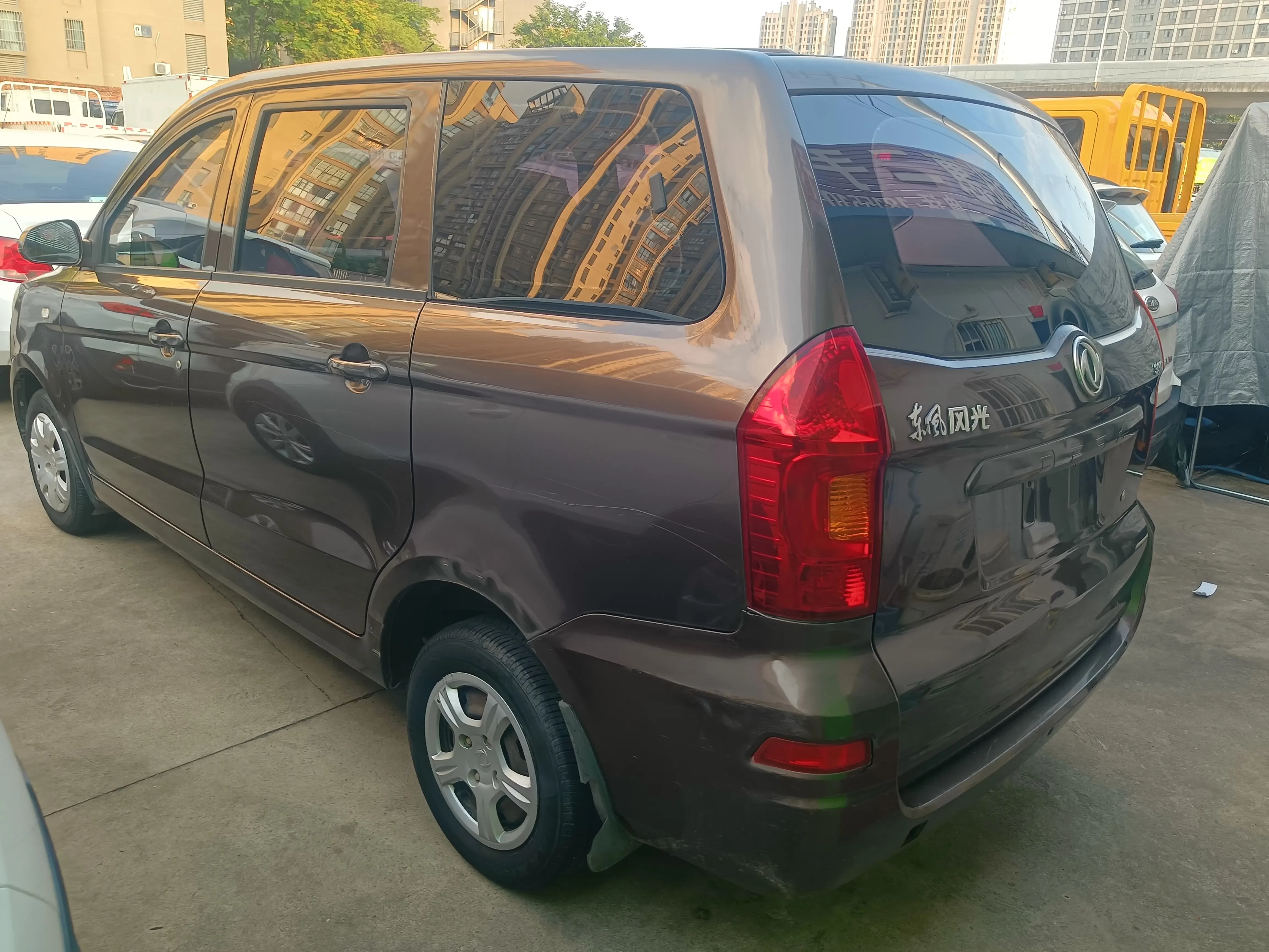 Dongfeng Fengon 330