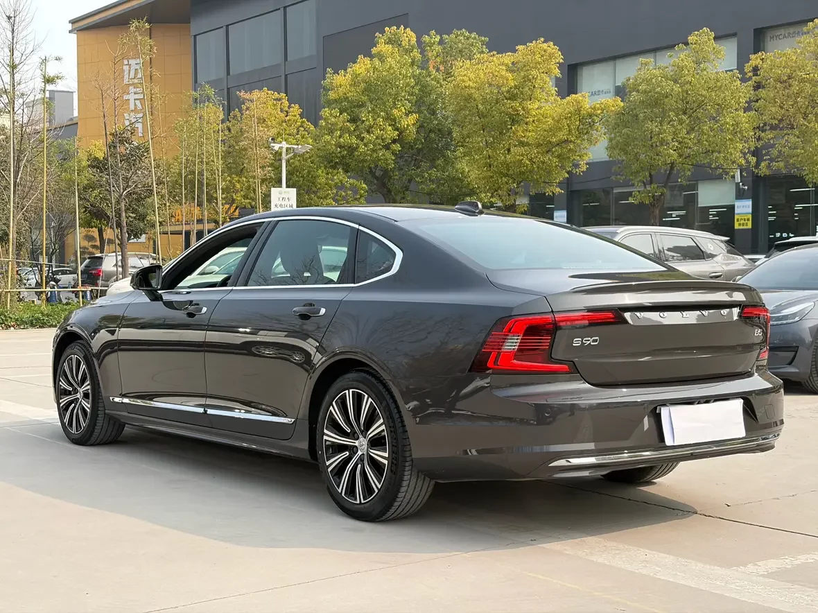 Volvo S90
