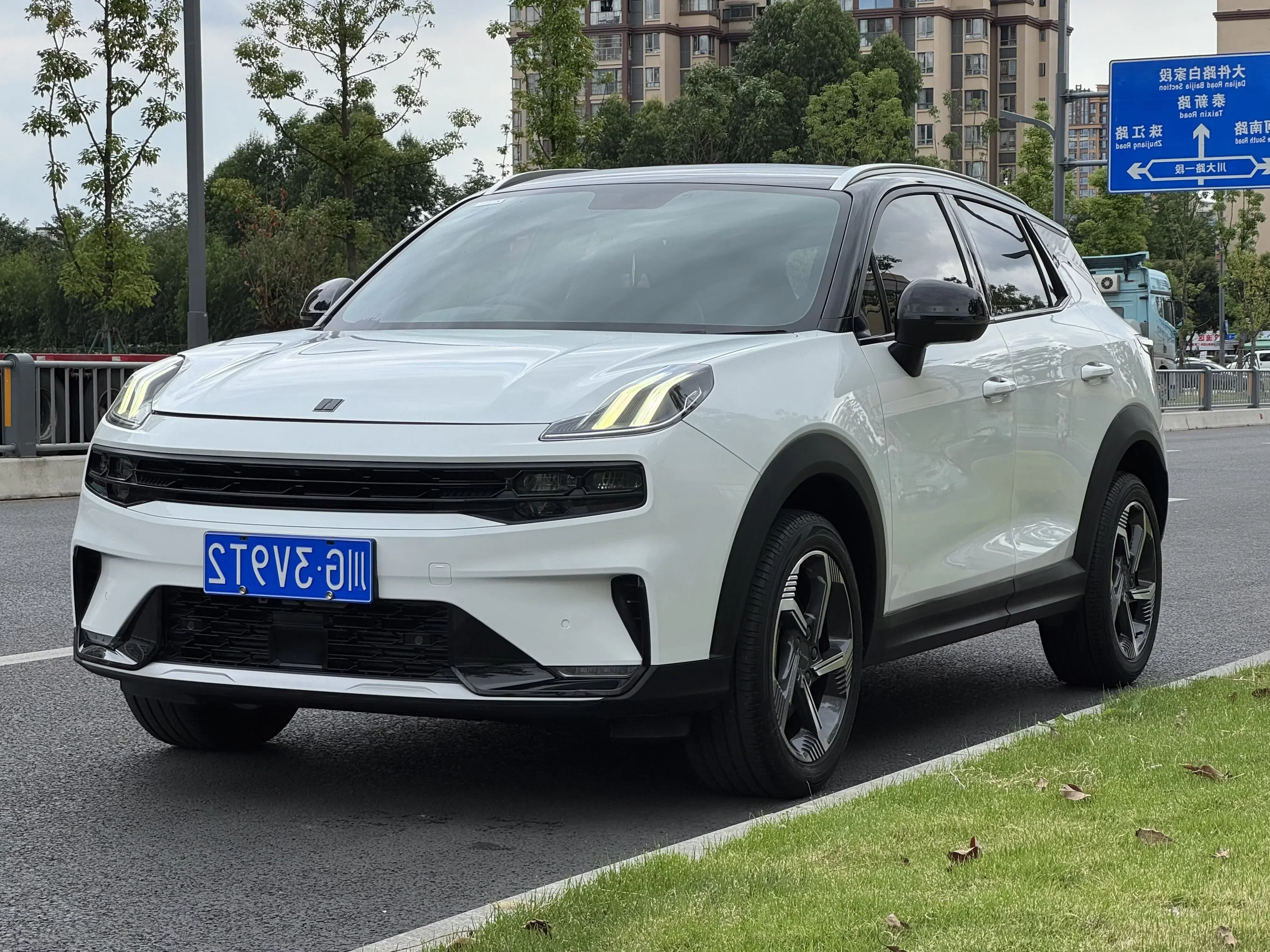 Lynk & Co 06