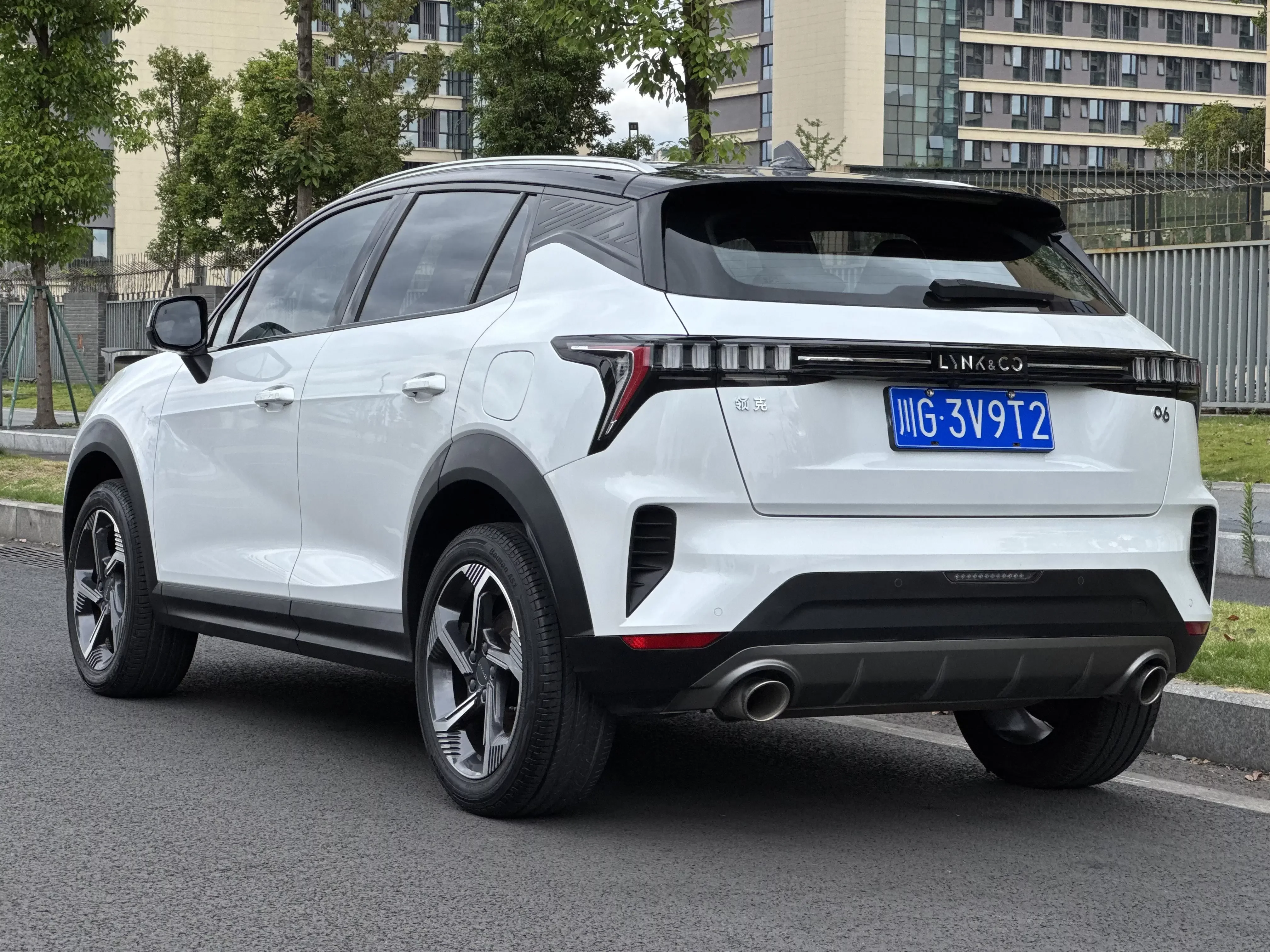 Lynk & Co 06