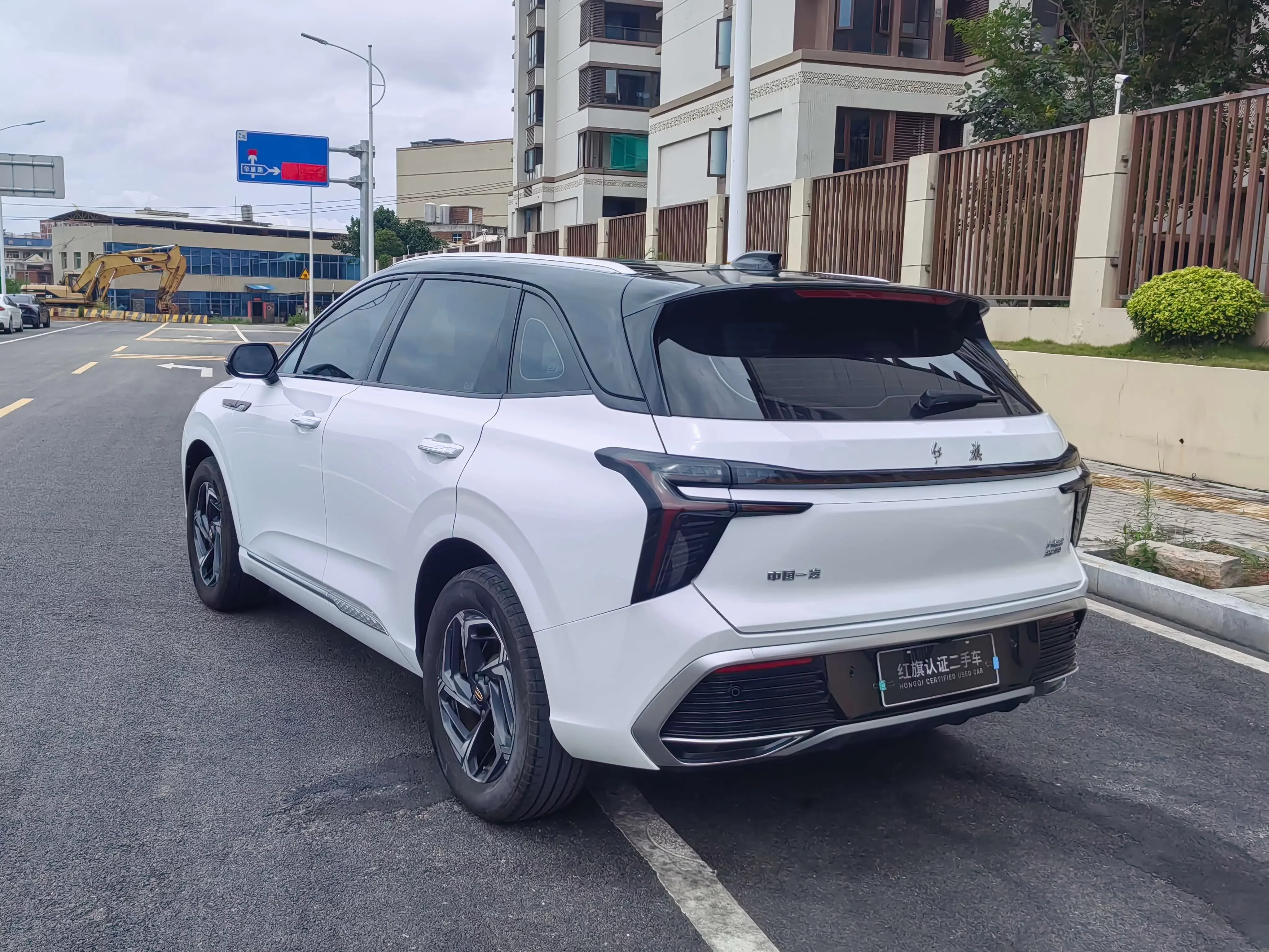 Hongqi HS3