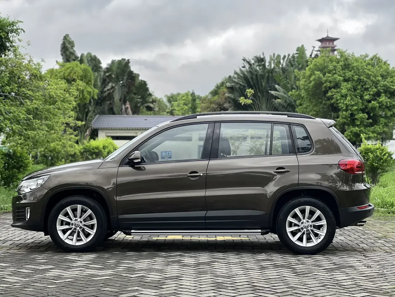 Volkswagen Tiguan (Tharu)