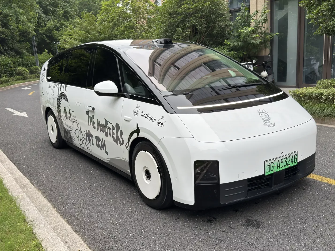Lixiang MEGA