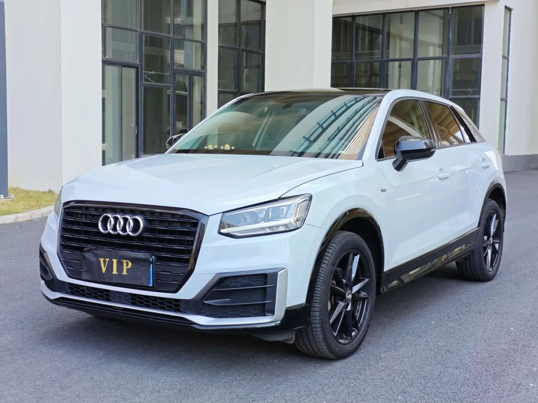 Audi Q2L