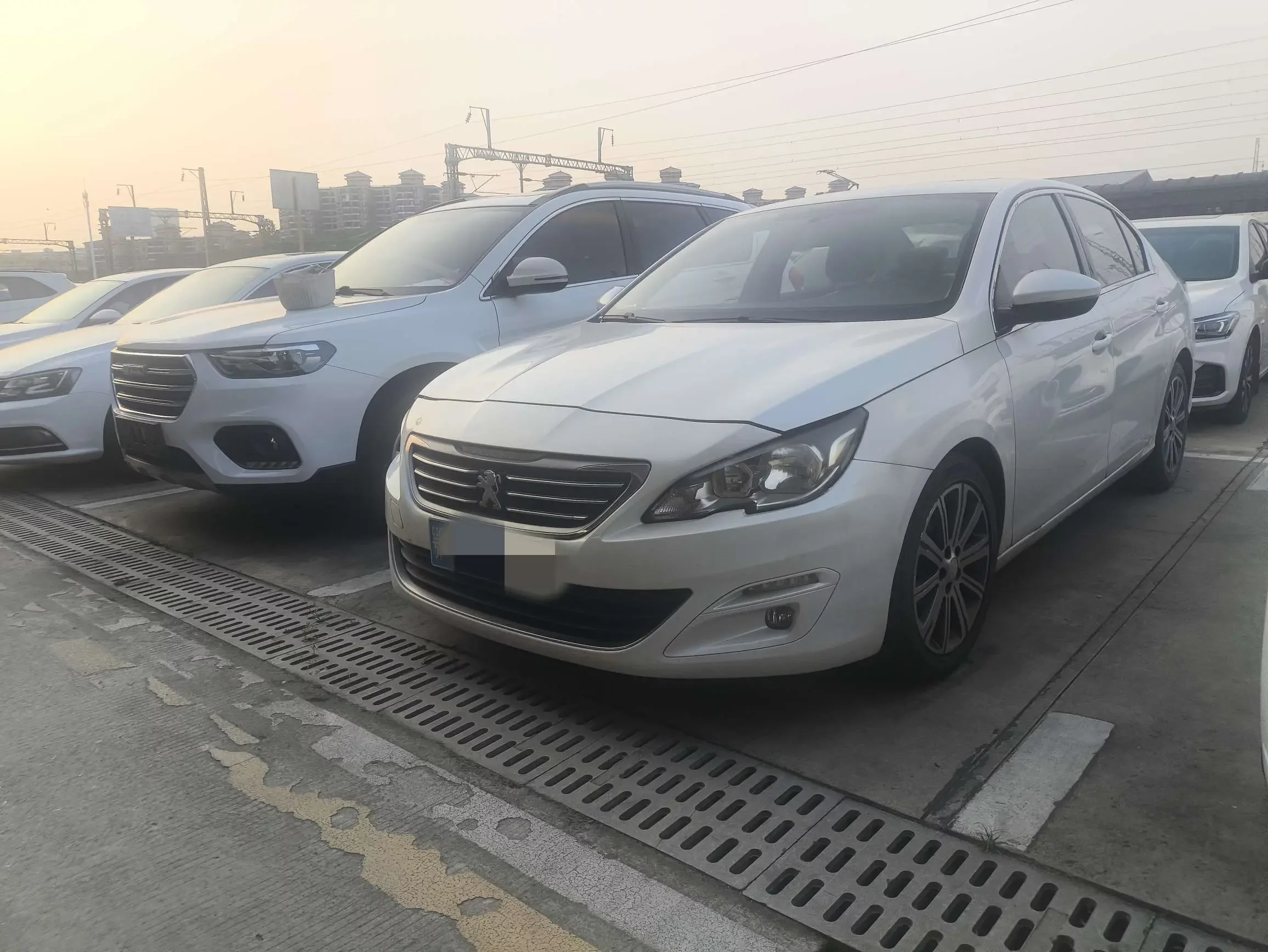 Peugeot 408