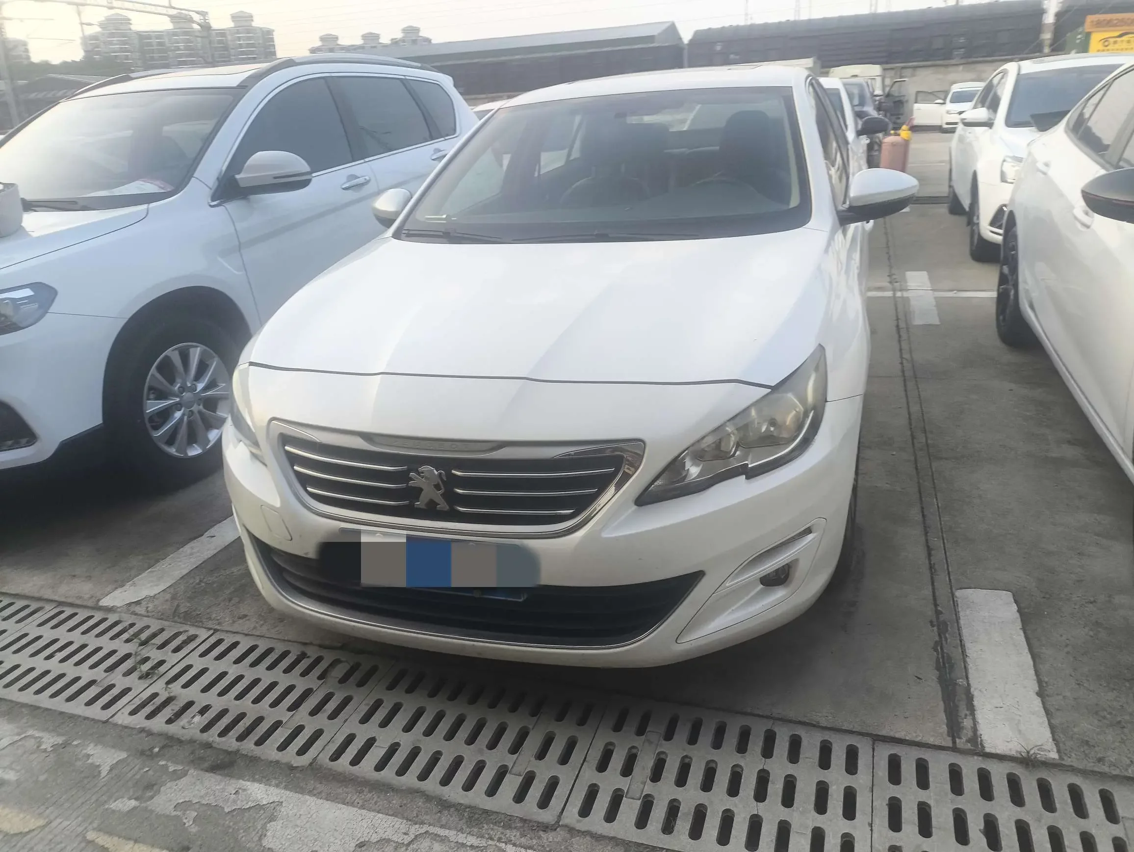 Peugeot 408