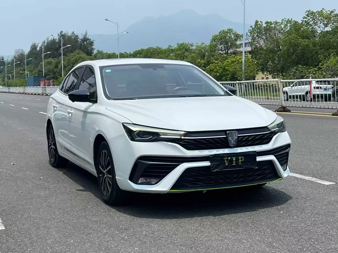 Roewe i5