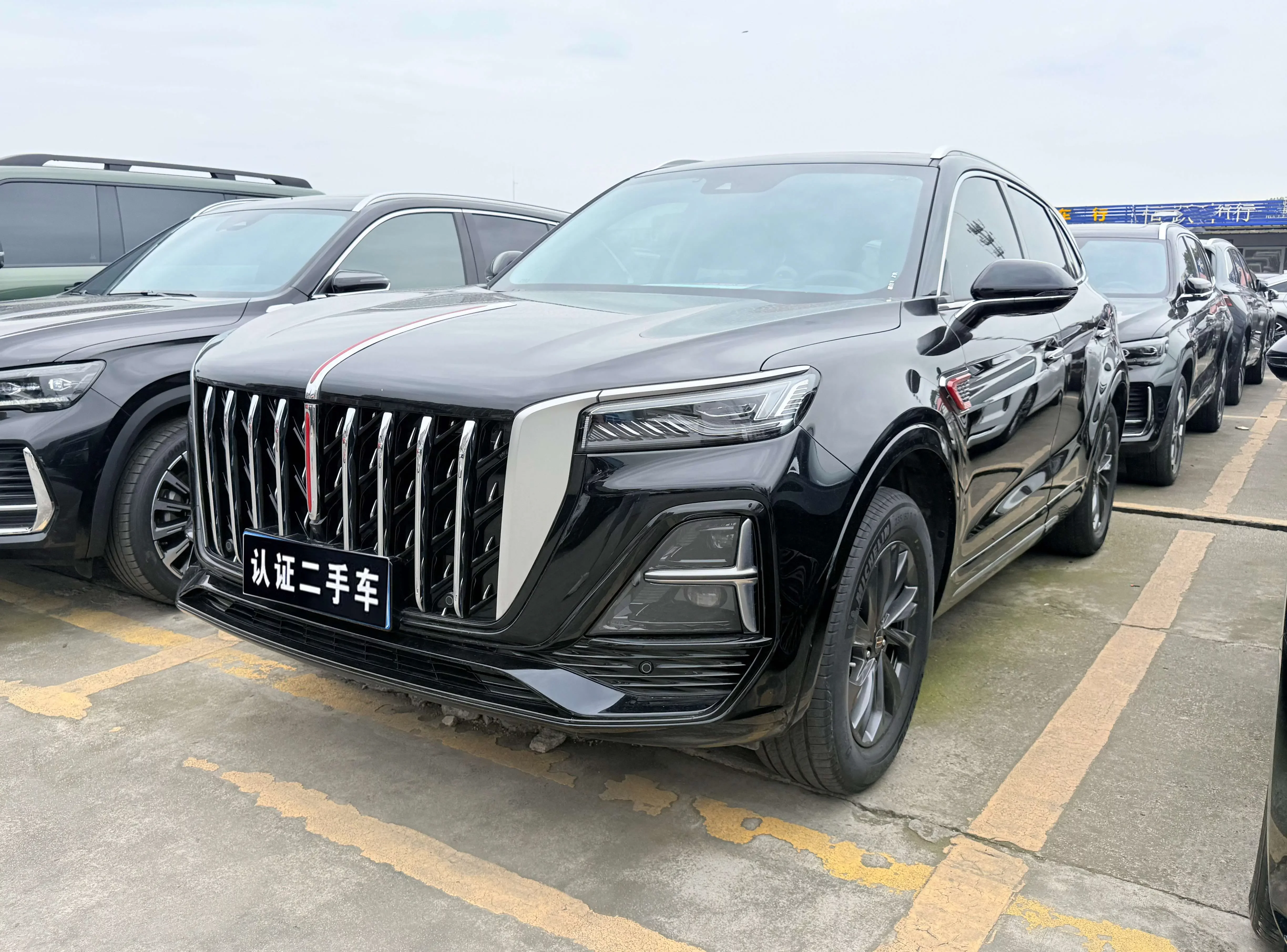 Hongqi HS5