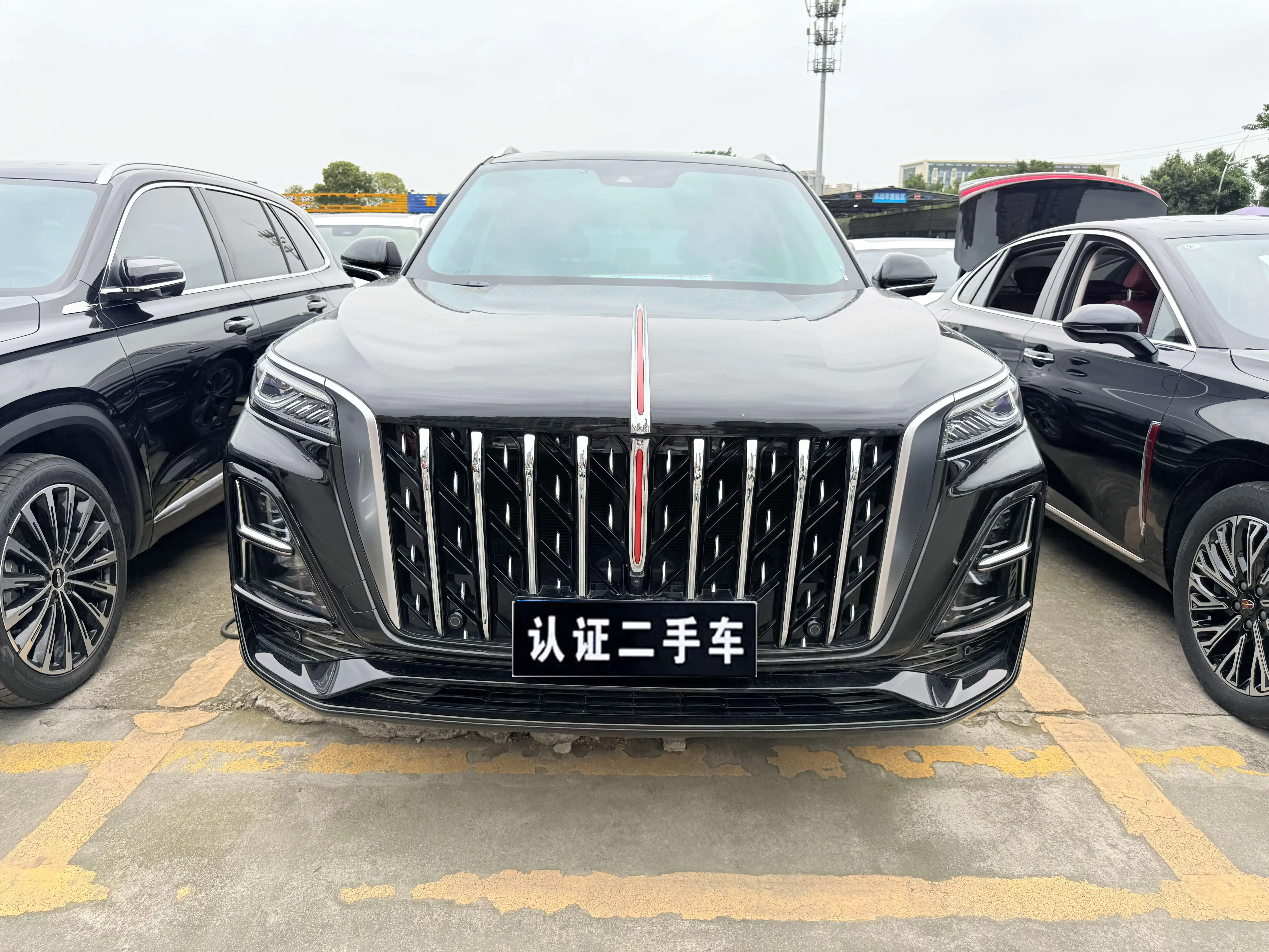 Hongqi HS5