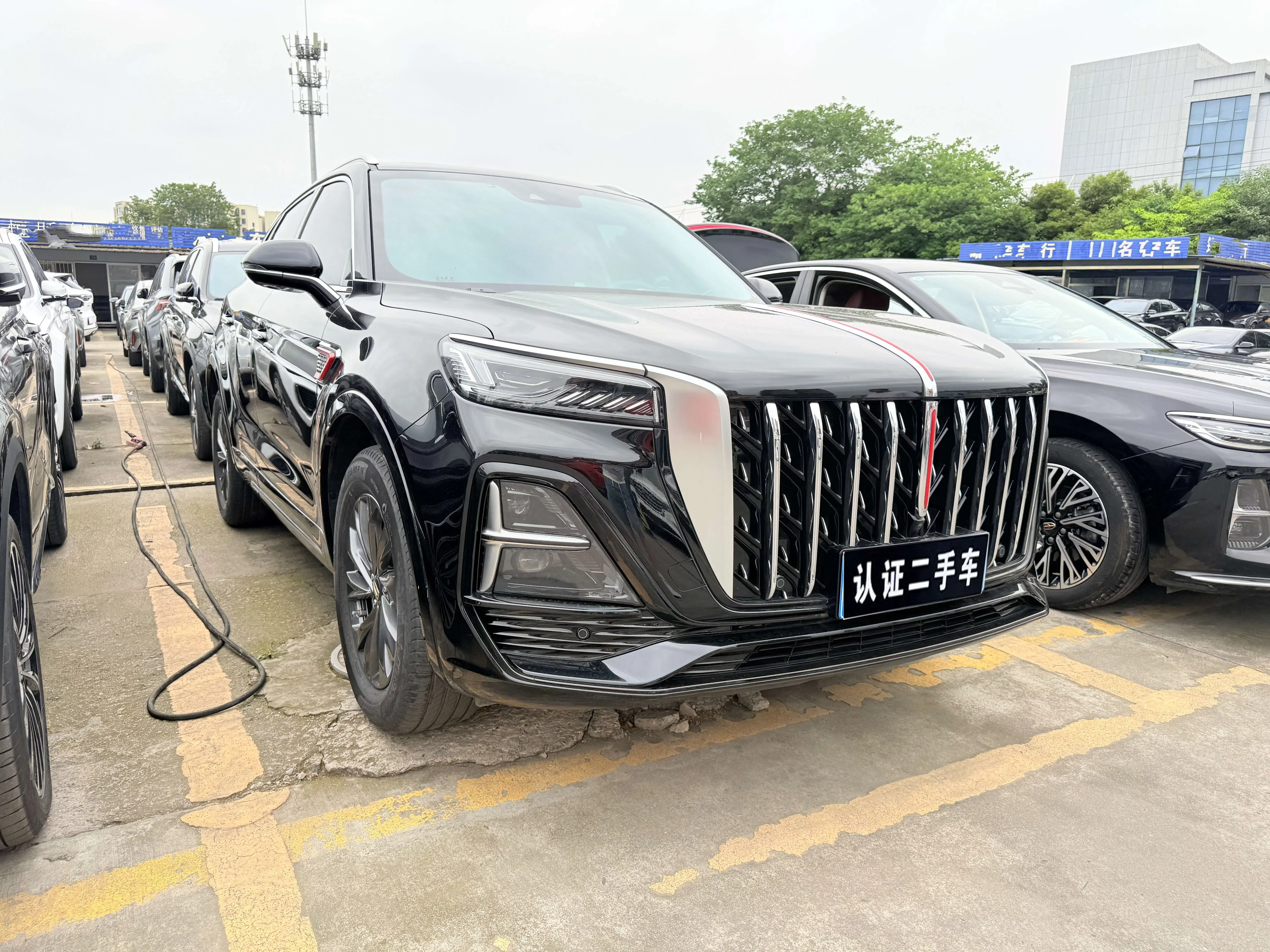 Hongqi HS5
