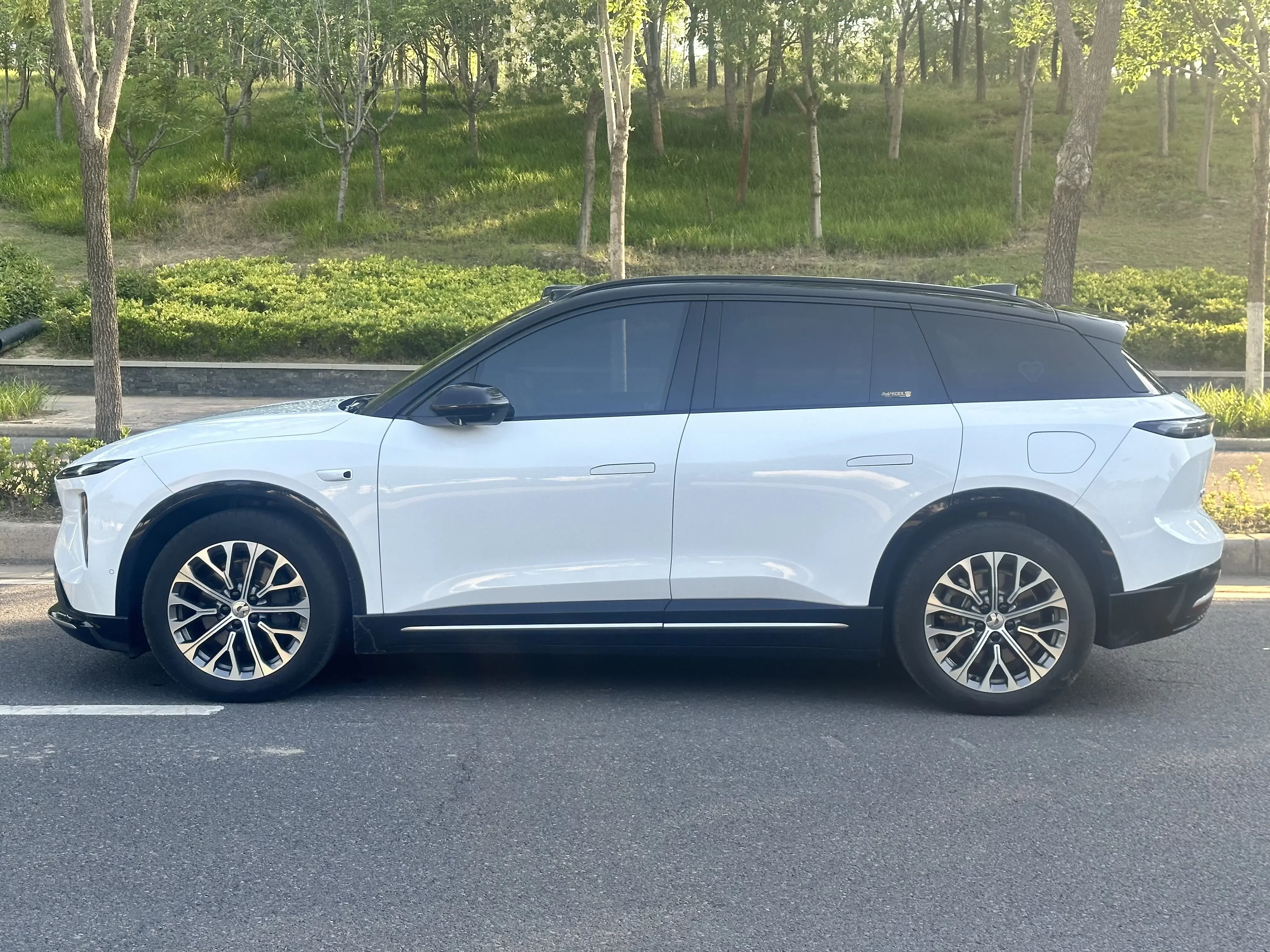 NIO ES6