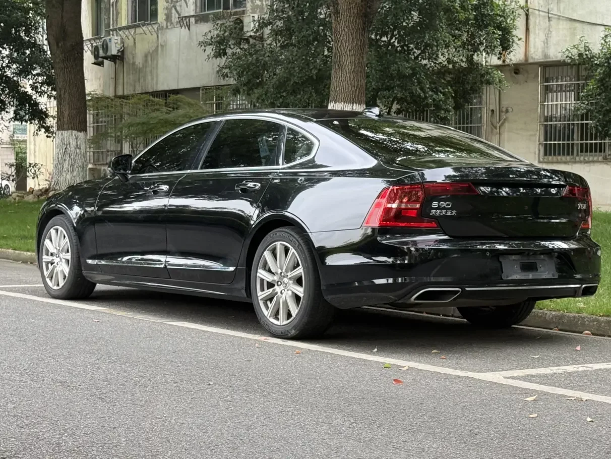 Volvo S90
