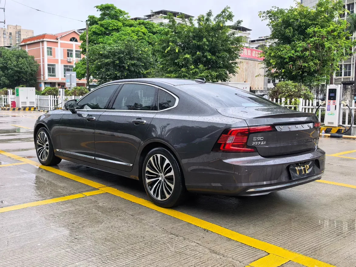 Volvo S90