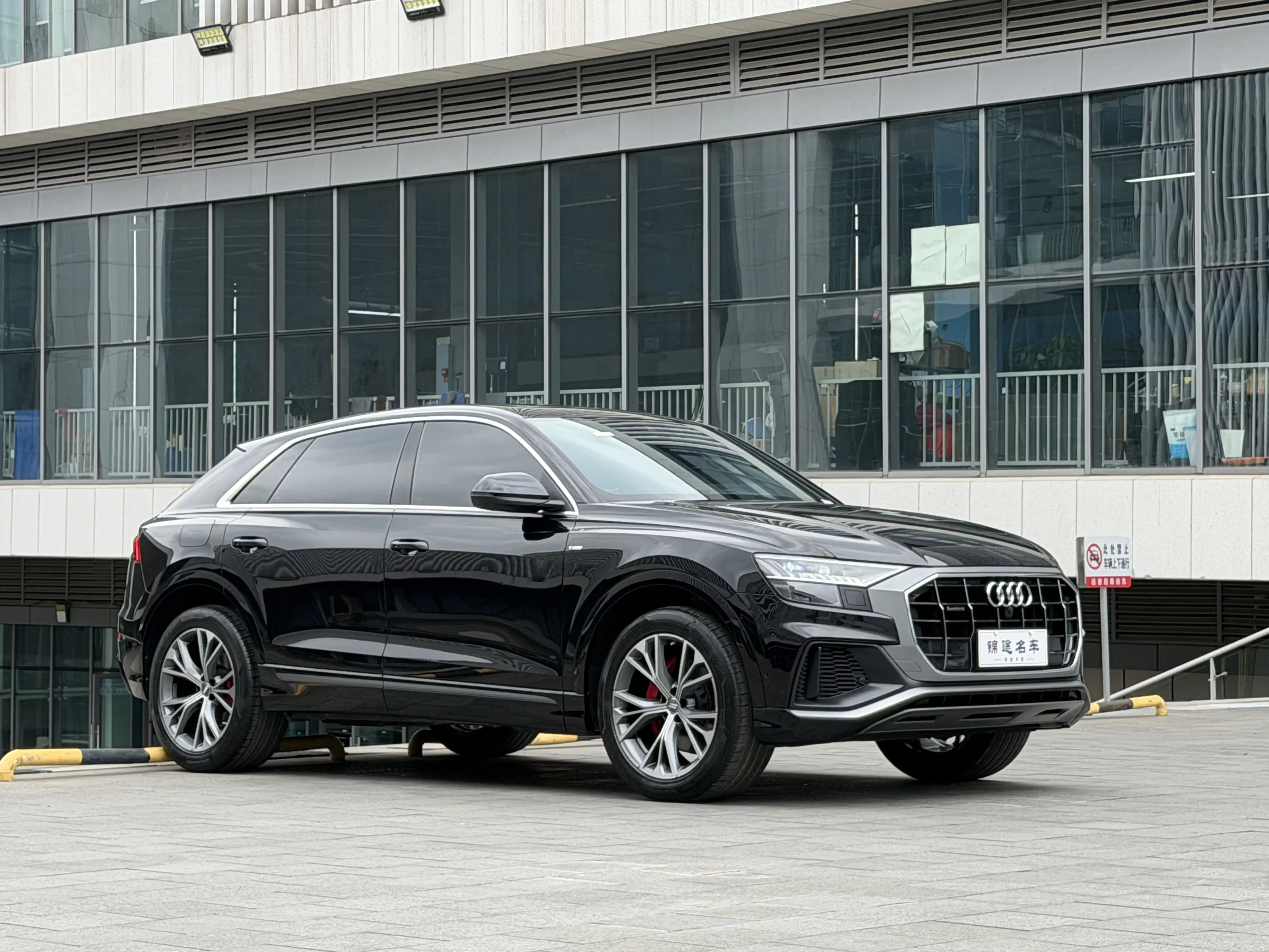 Audi Q8