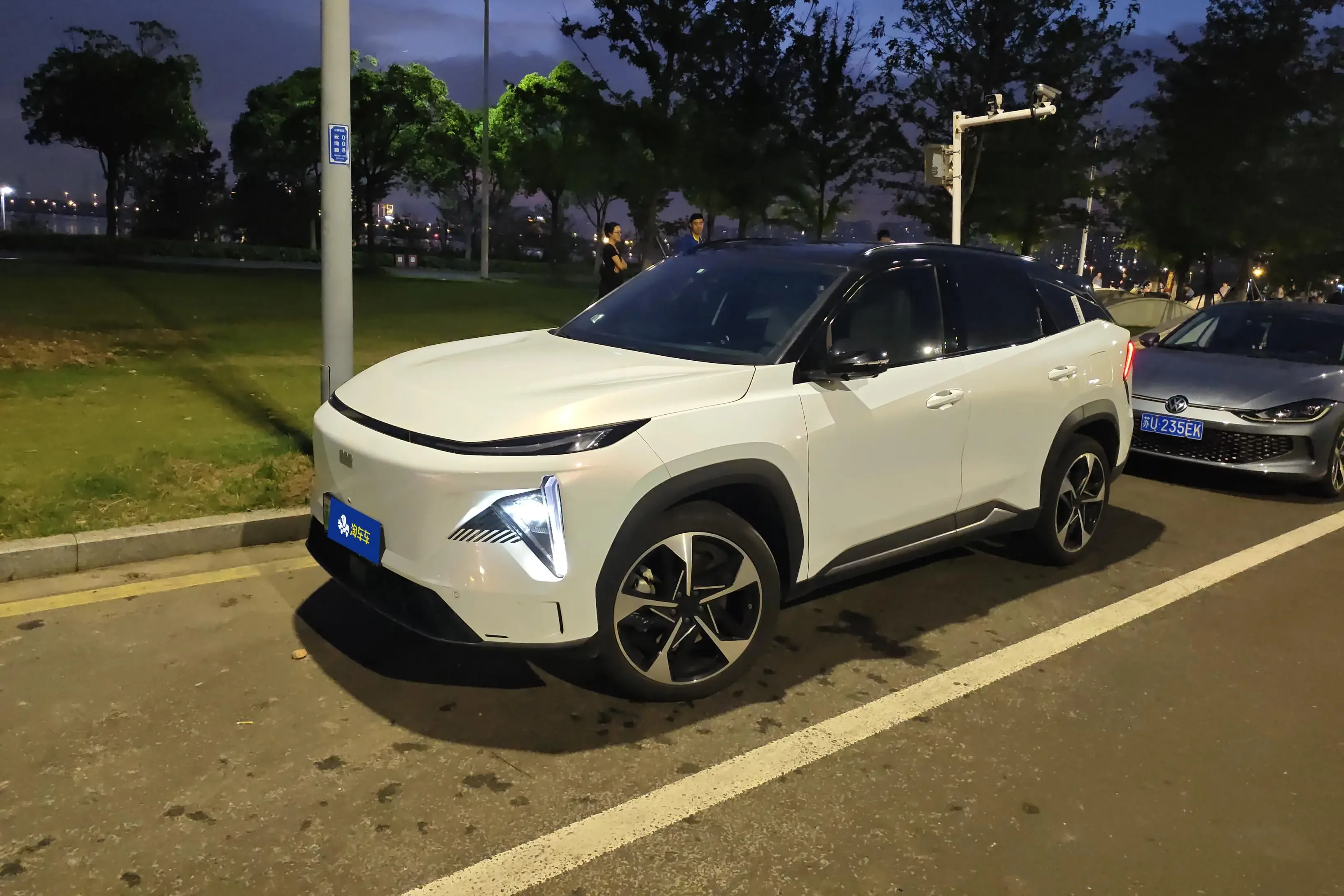 Geely Galaxy L7