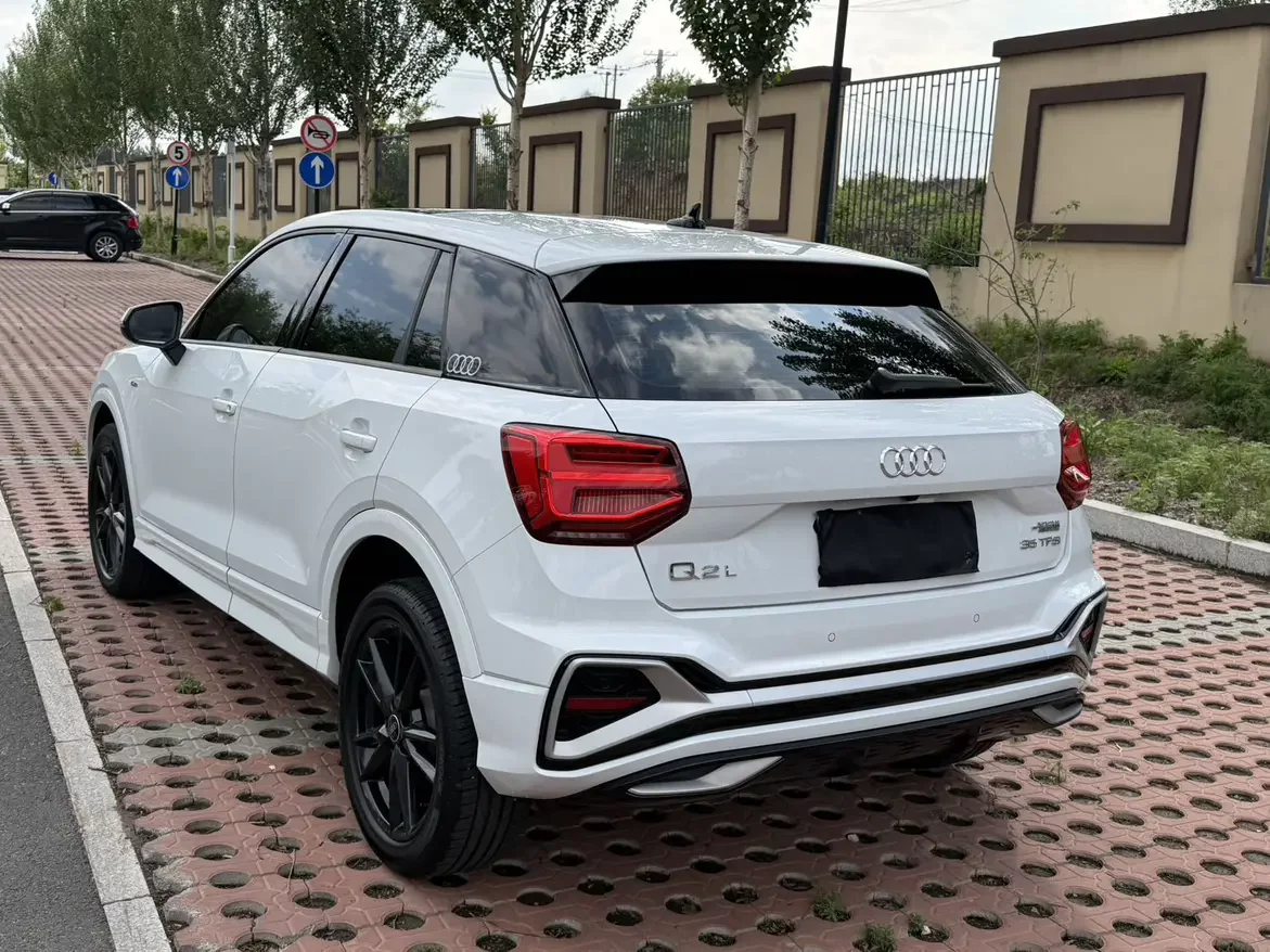 Audi Q2L