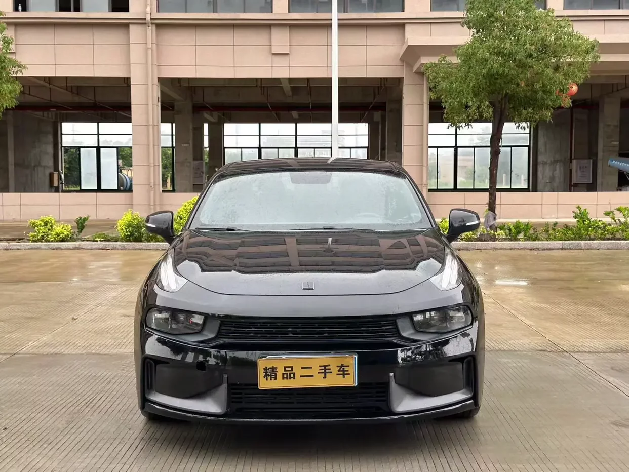 Lynk & Co 03
