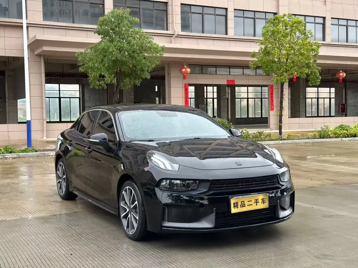 Lynk & Co 03