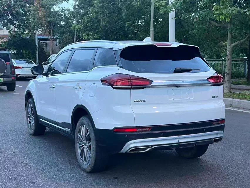Geely Atlas