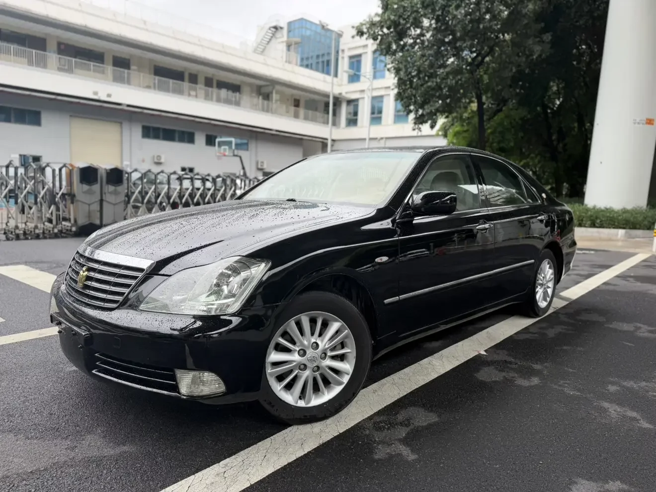 Toyota crown