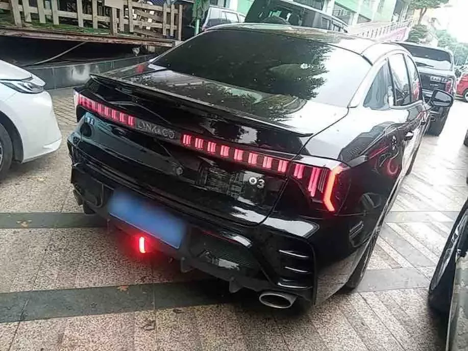 Lynk & Co 03