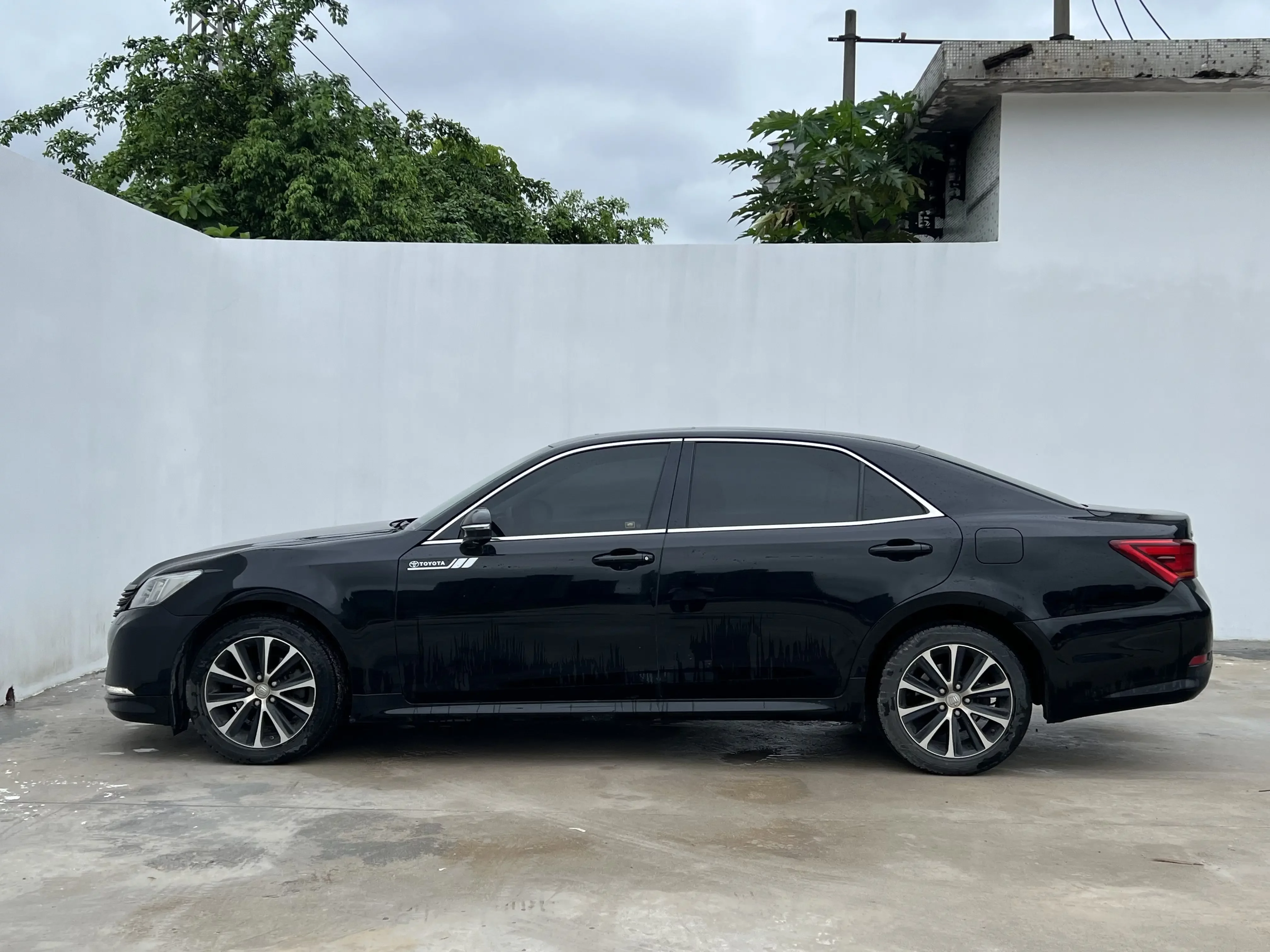Toyota crown