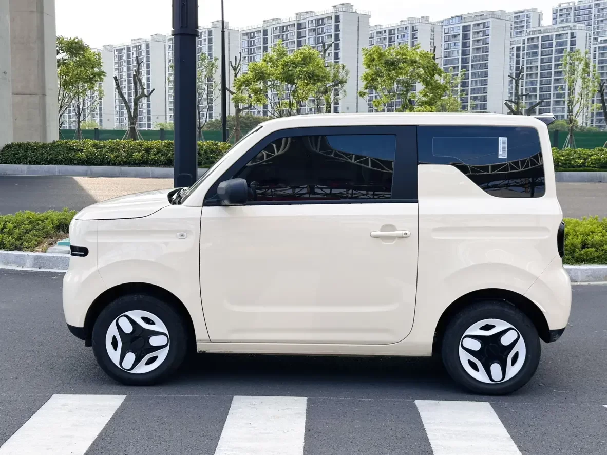 Geely panda