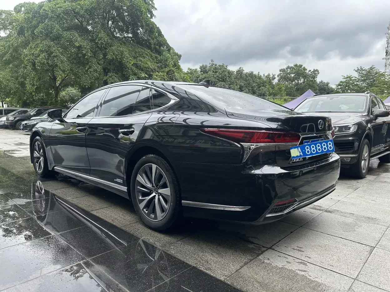 Lexus LS