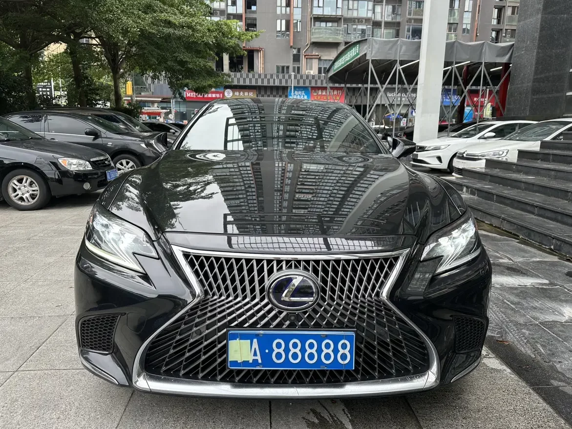 Lexus LS