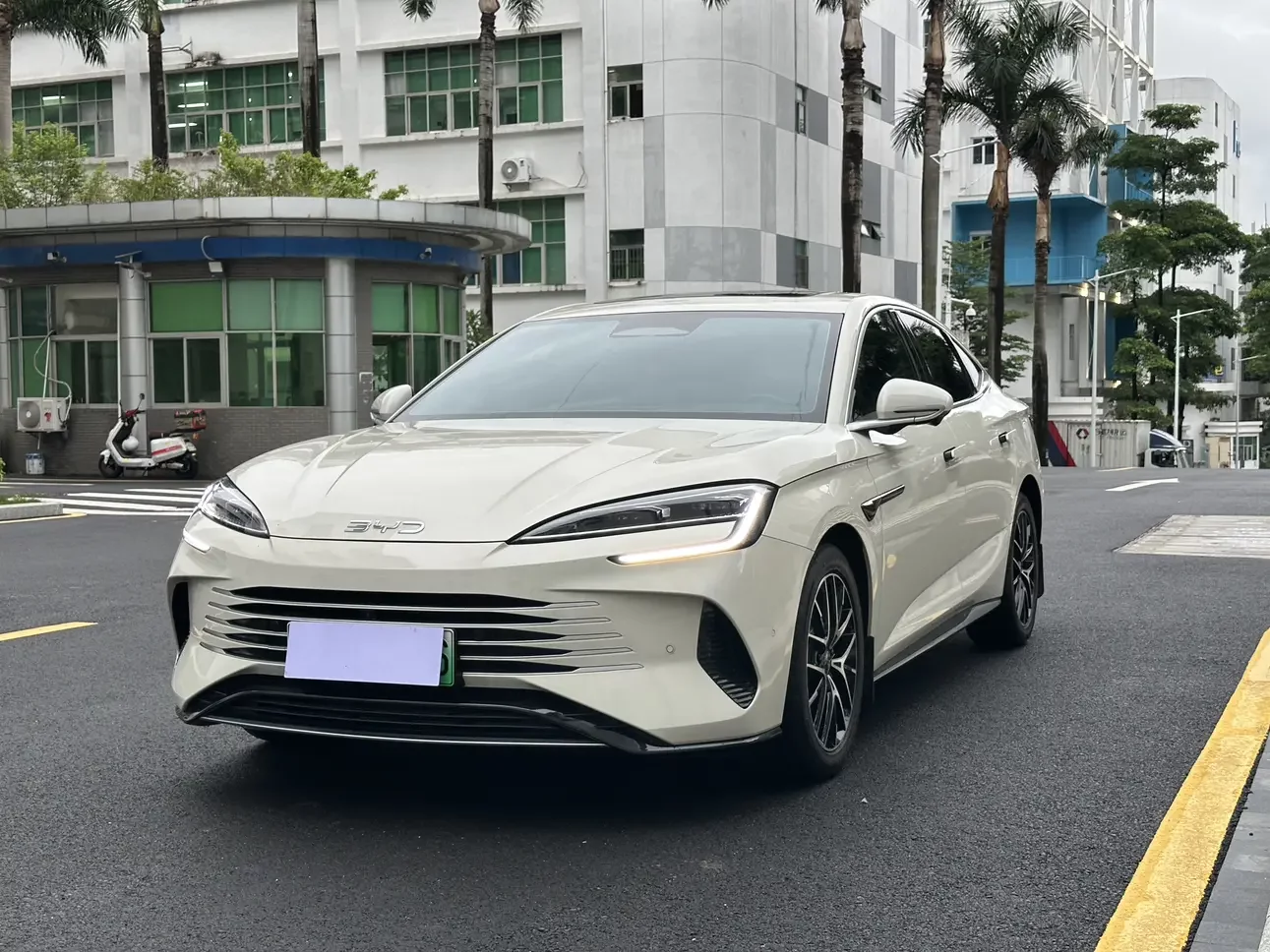 BYD Seal 07DM