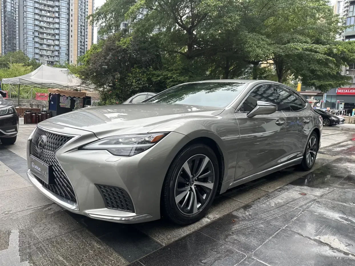 Lexus LS
