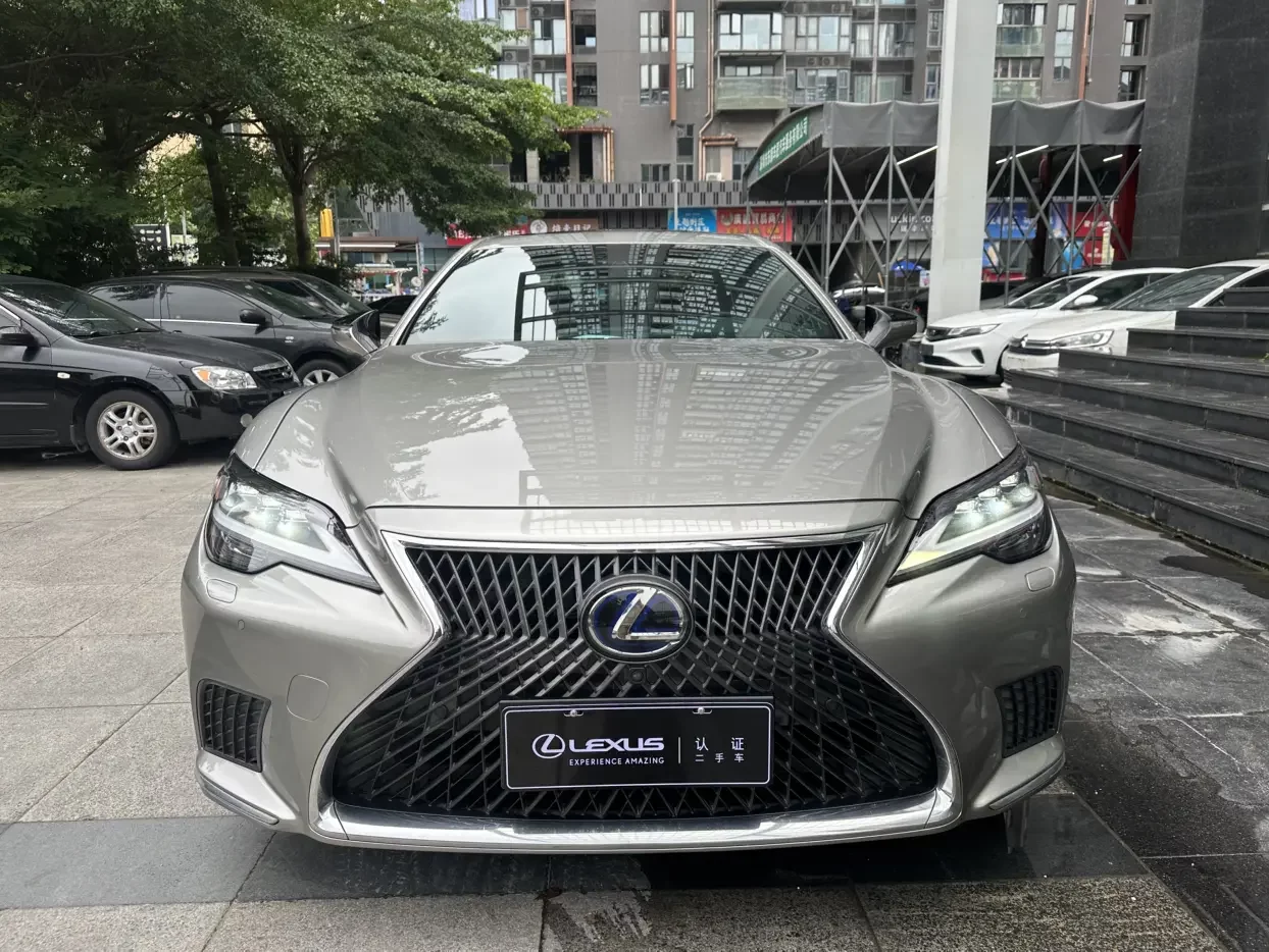 Lexus LS