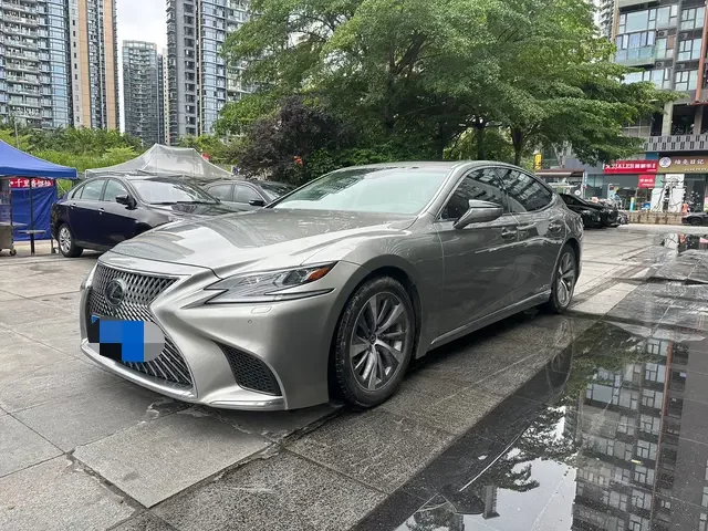 Lexus LS