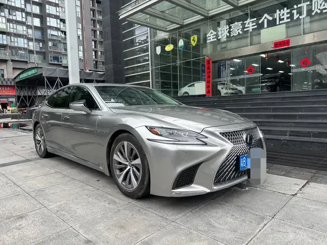 Lexus LS