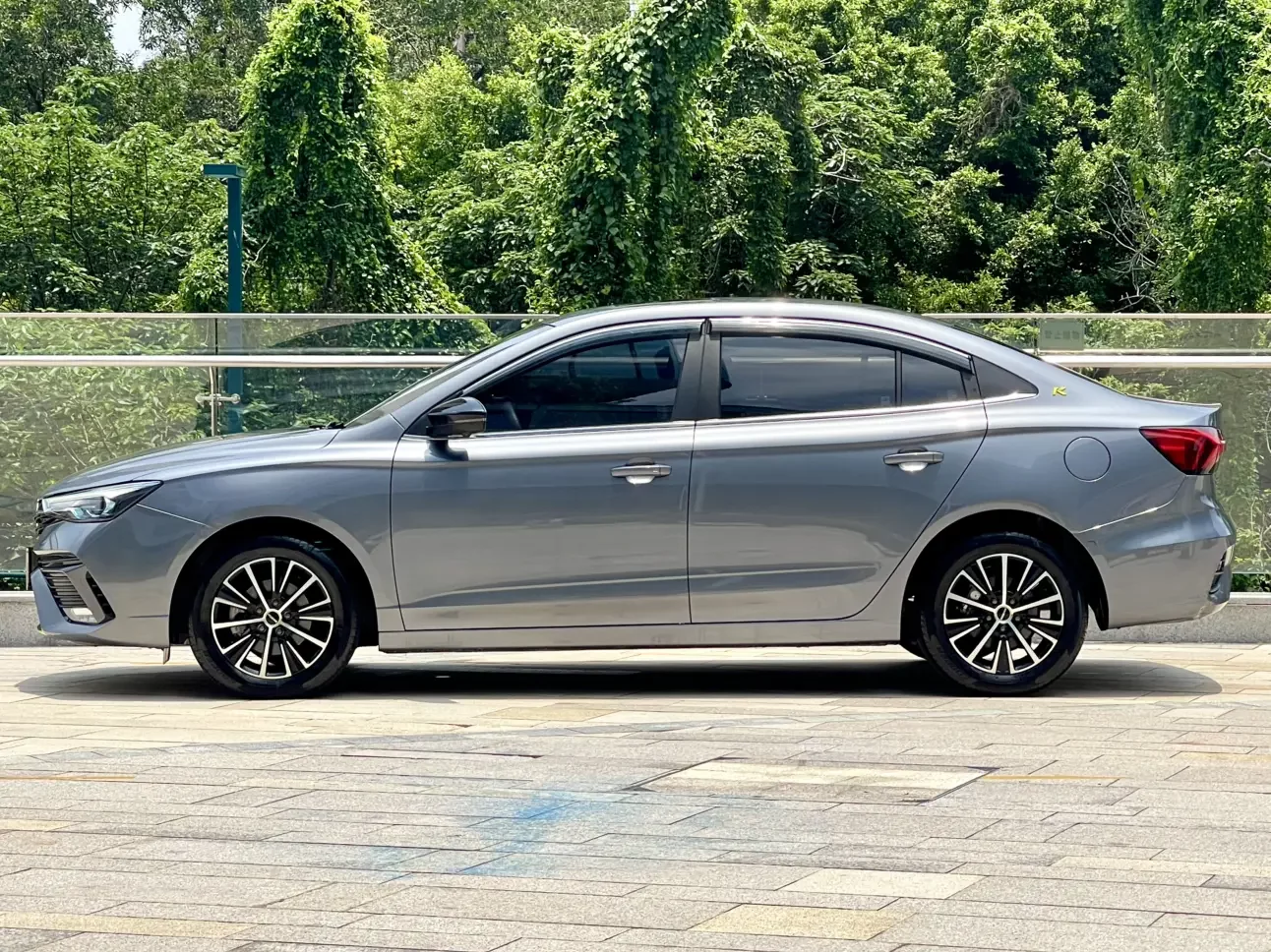 Roewe i5