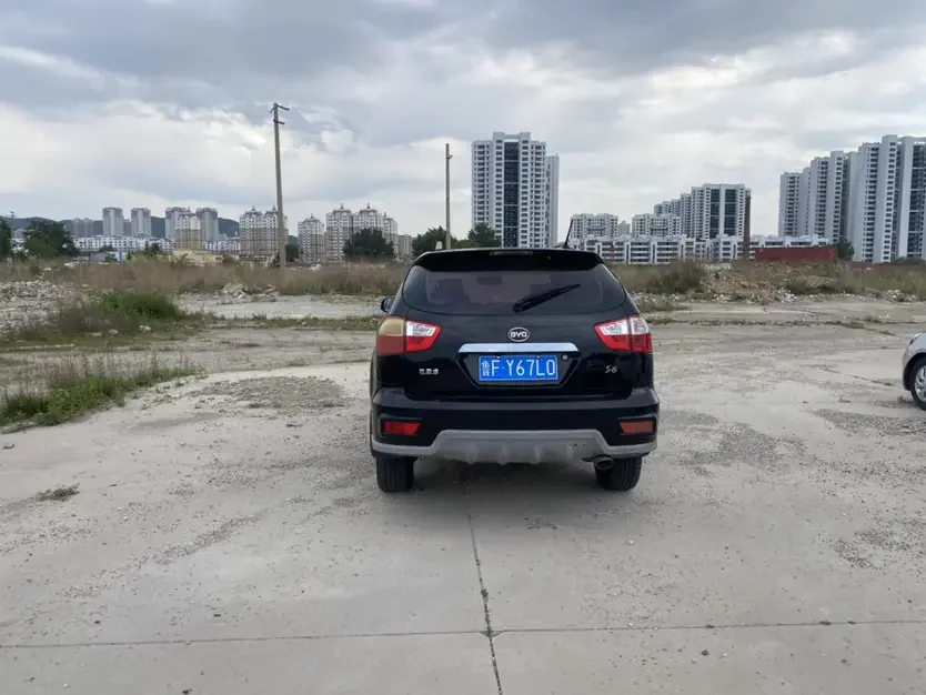 BYD S6