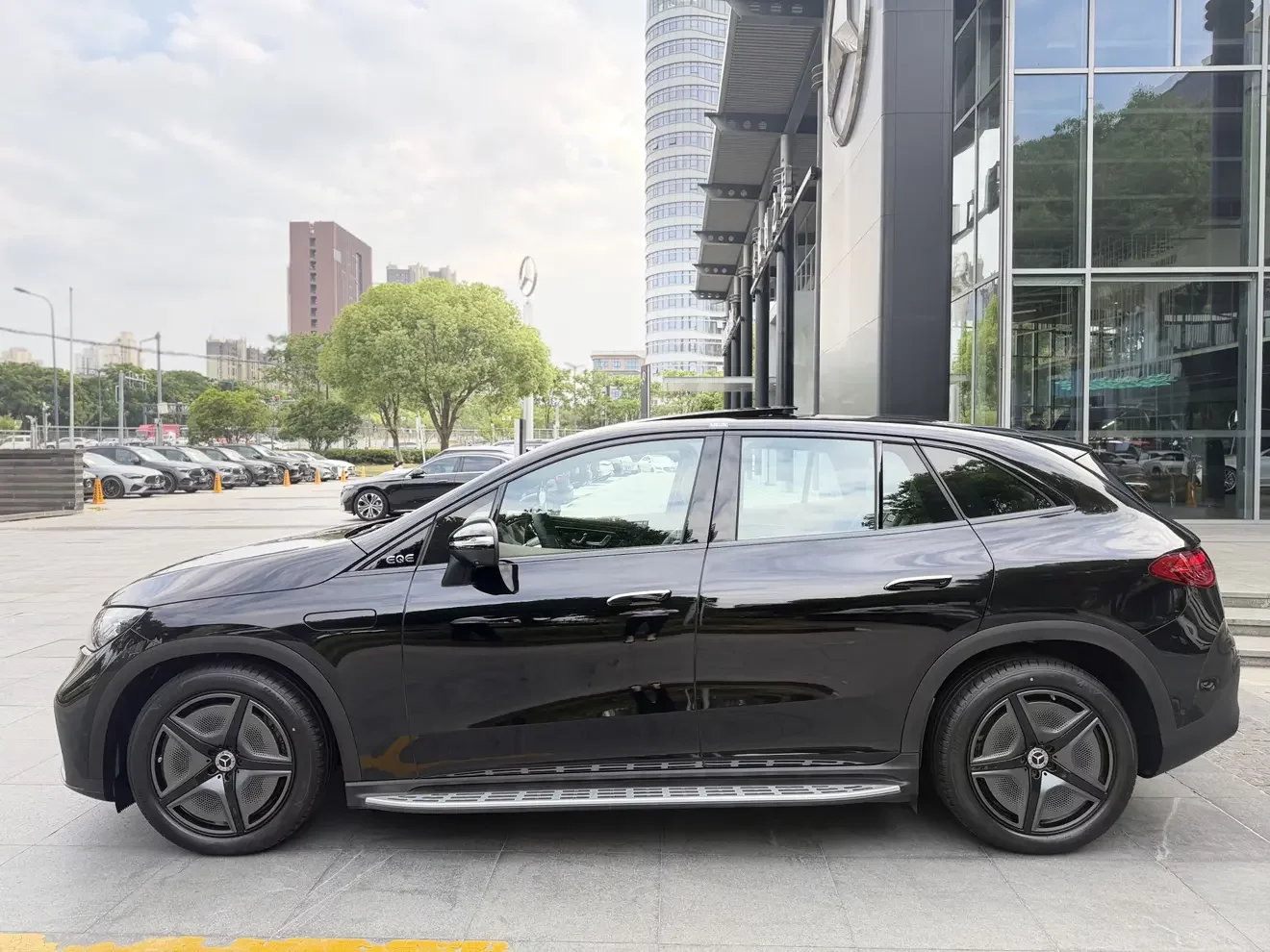 Mercedes-Benz EQE SUV