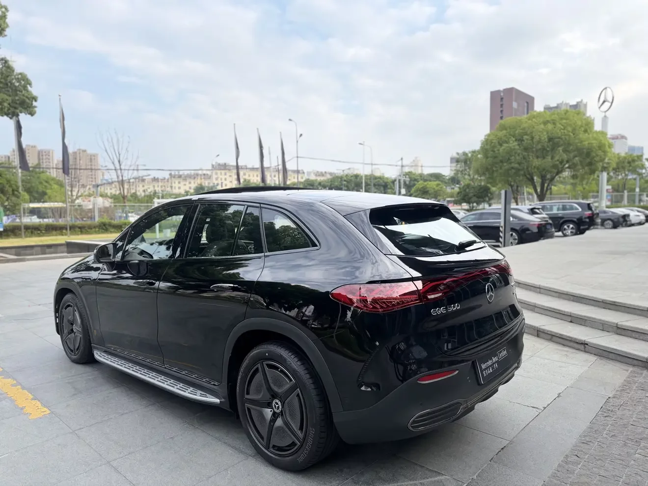 Mercedes-Benz EQE SUV