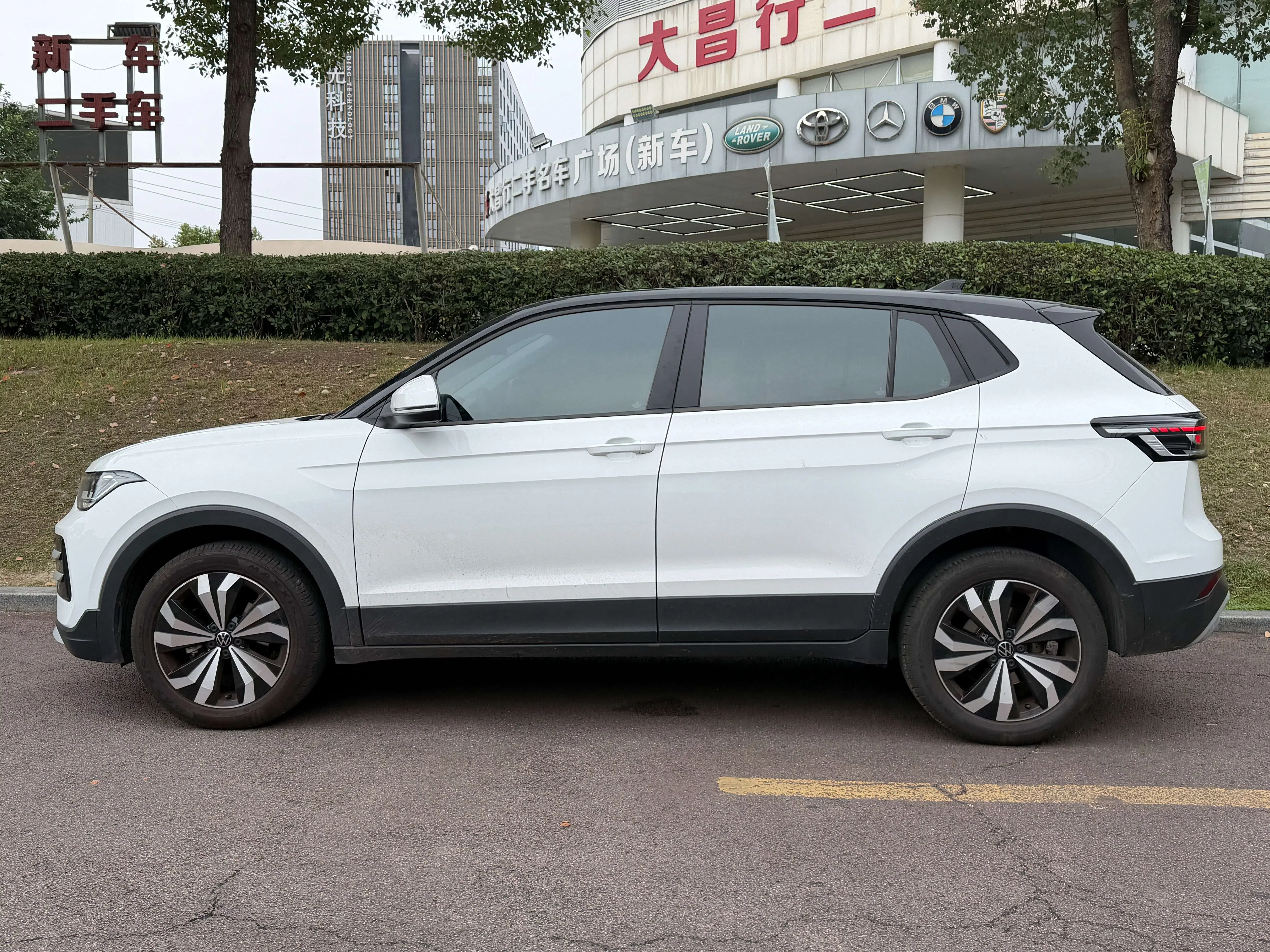Volkswagen Tharu
