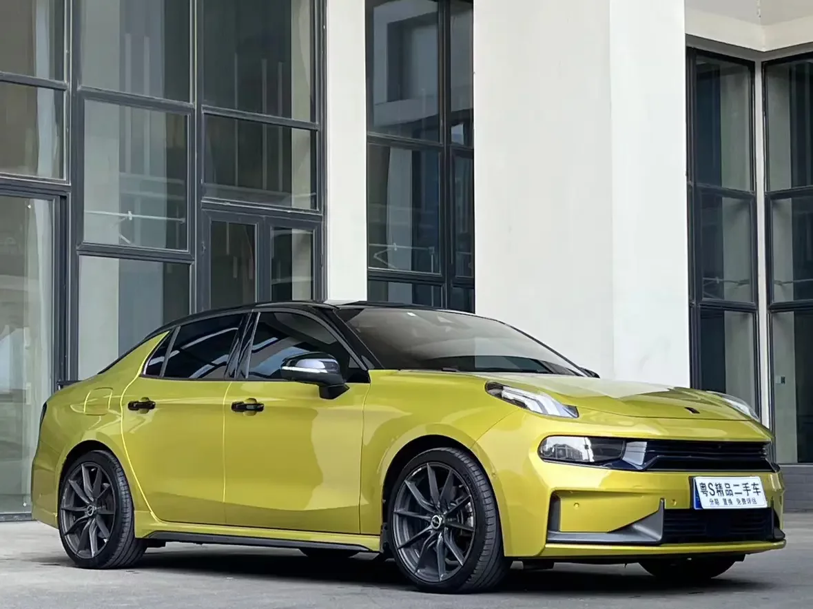 Lynk & Co 03