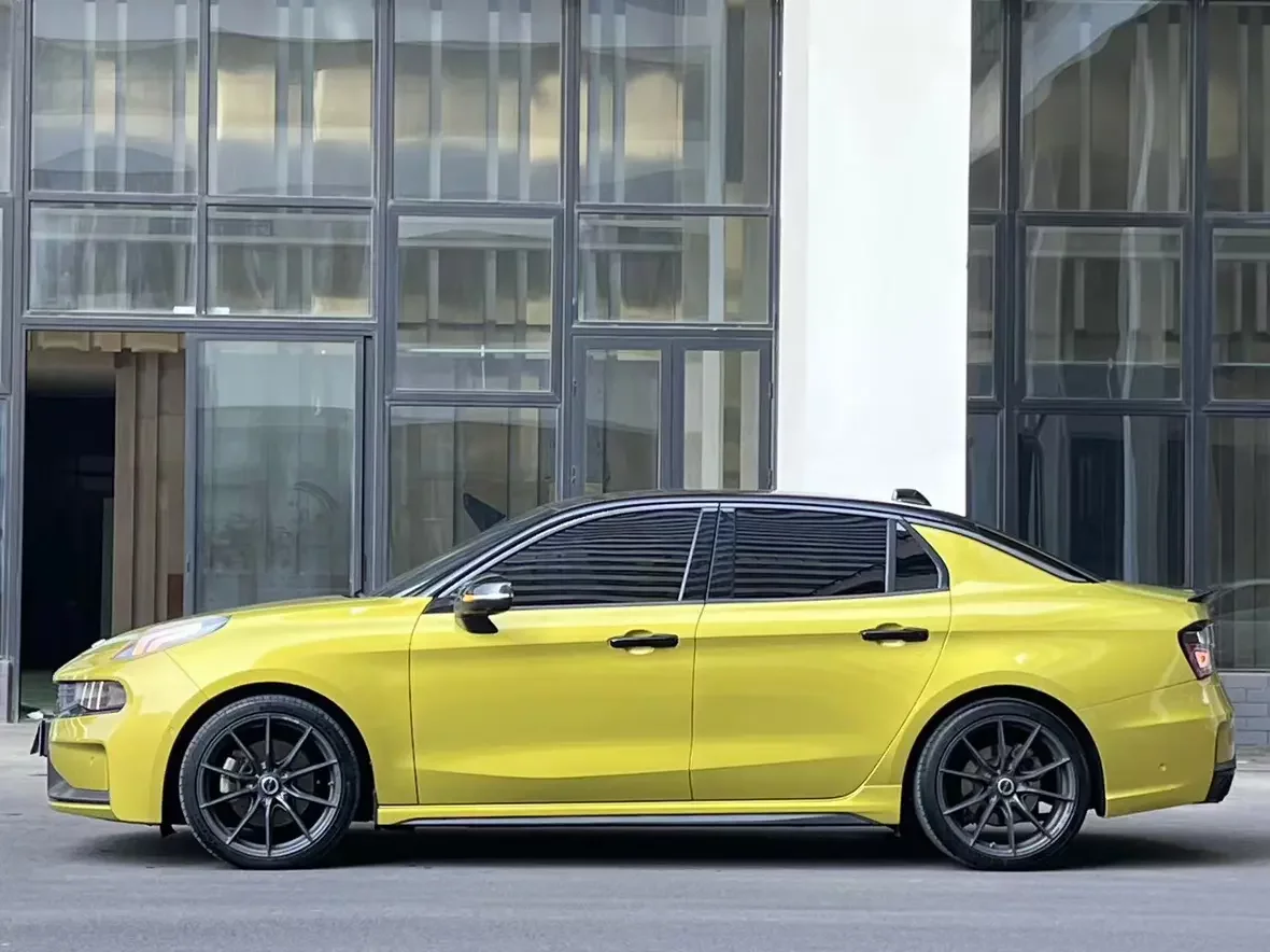 Lynk & Co 03