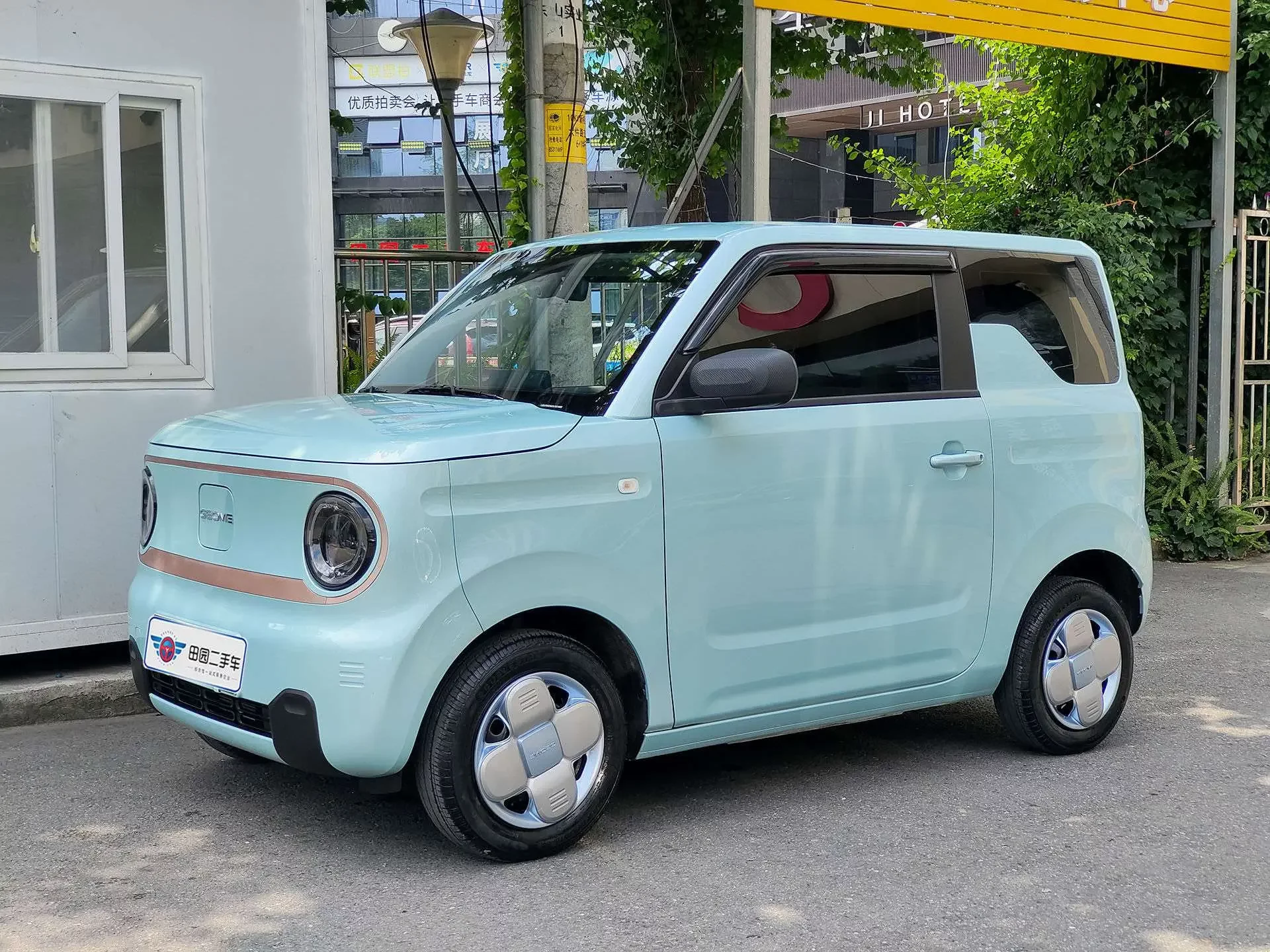 Geely panda